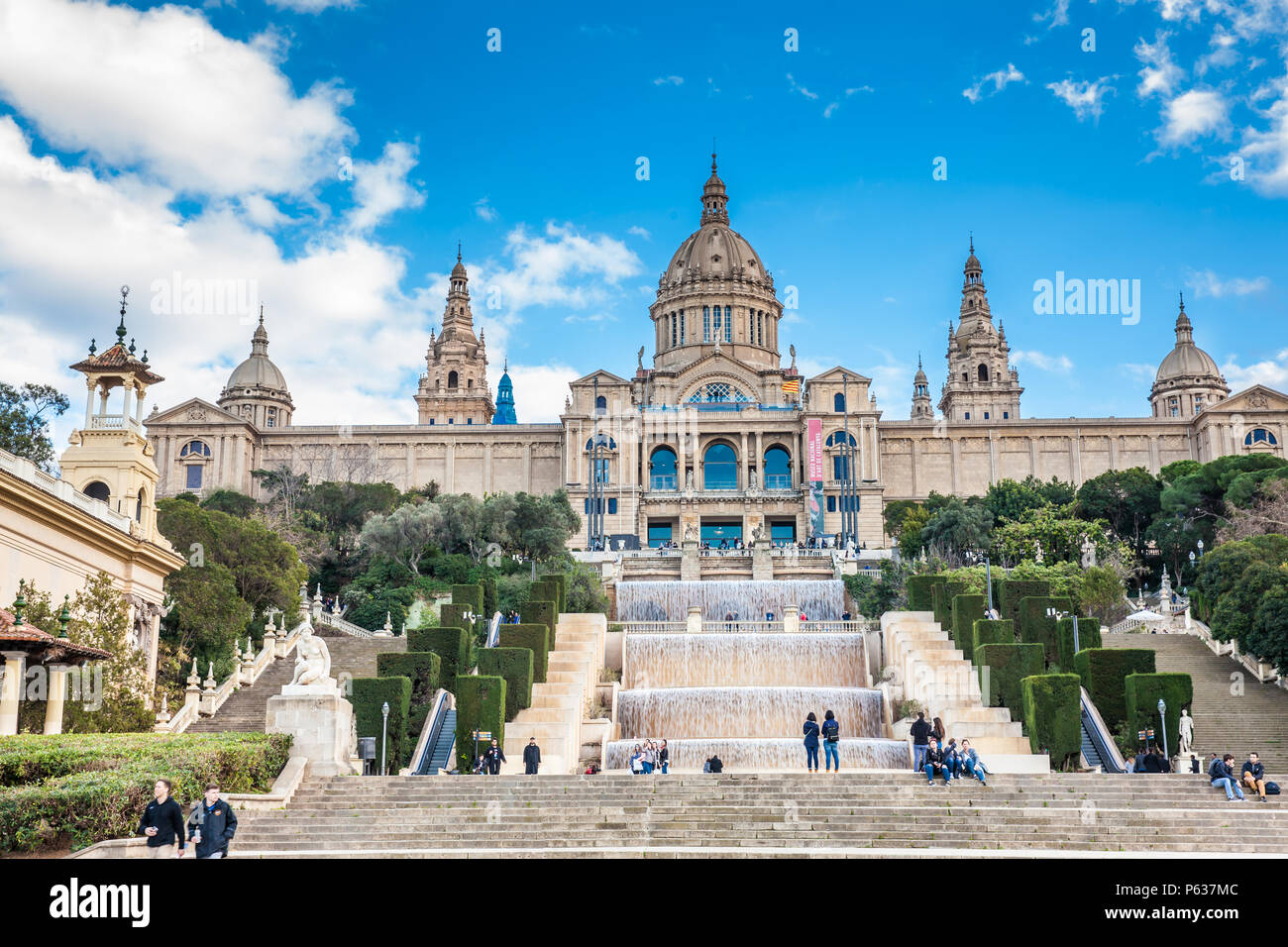 Magischen Brunnen von Montjuic und das Museu Nacional d'Art de Catalunya Stockfoto