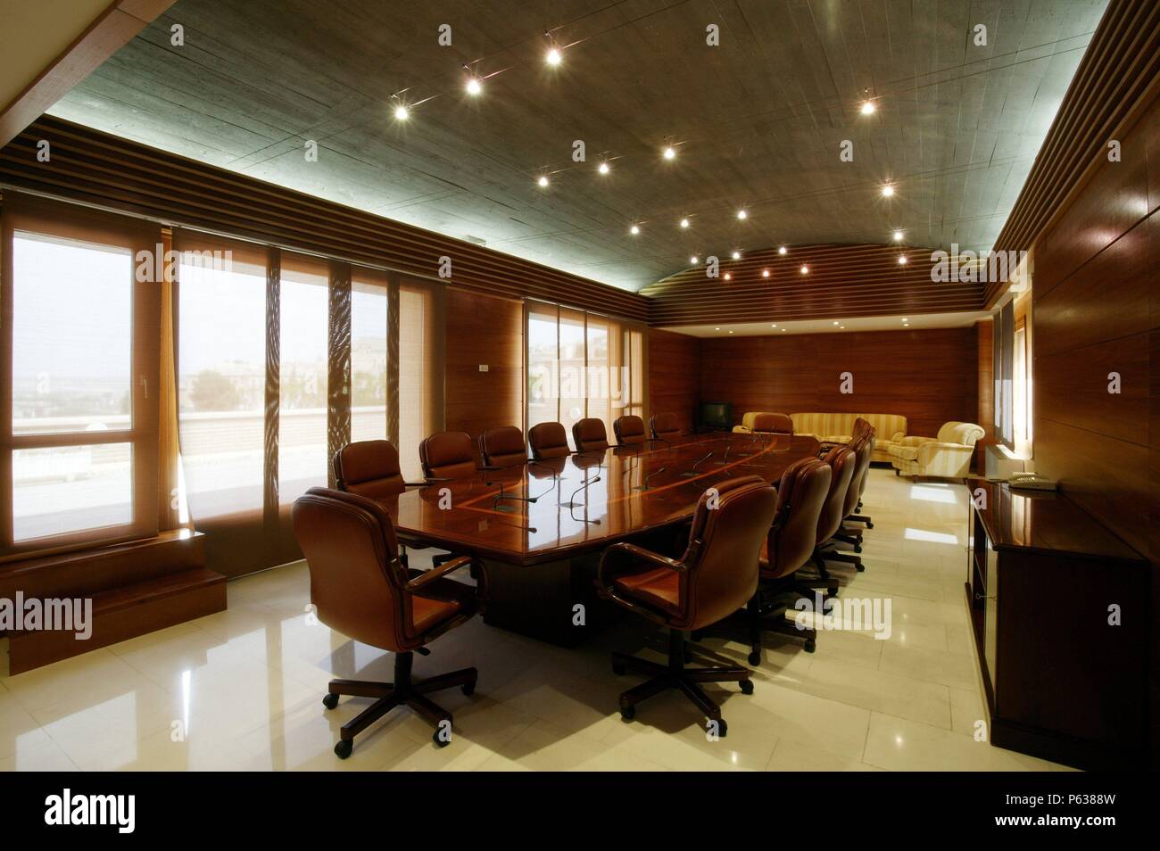 EDIFICIO DE LAS CORTES DE CASTILLA - LA MANCHA Y Antiguo Convento de San Gil. Interieur. ARQUITECTO: MANUEL SANTA OLAYA. Stockfoto