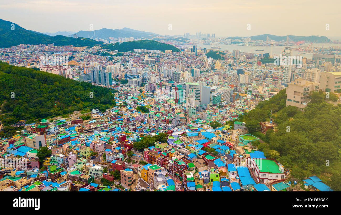 Luftaufnahme von Gamcheon Culture Village in Busan in Südkorea. Stockfoto