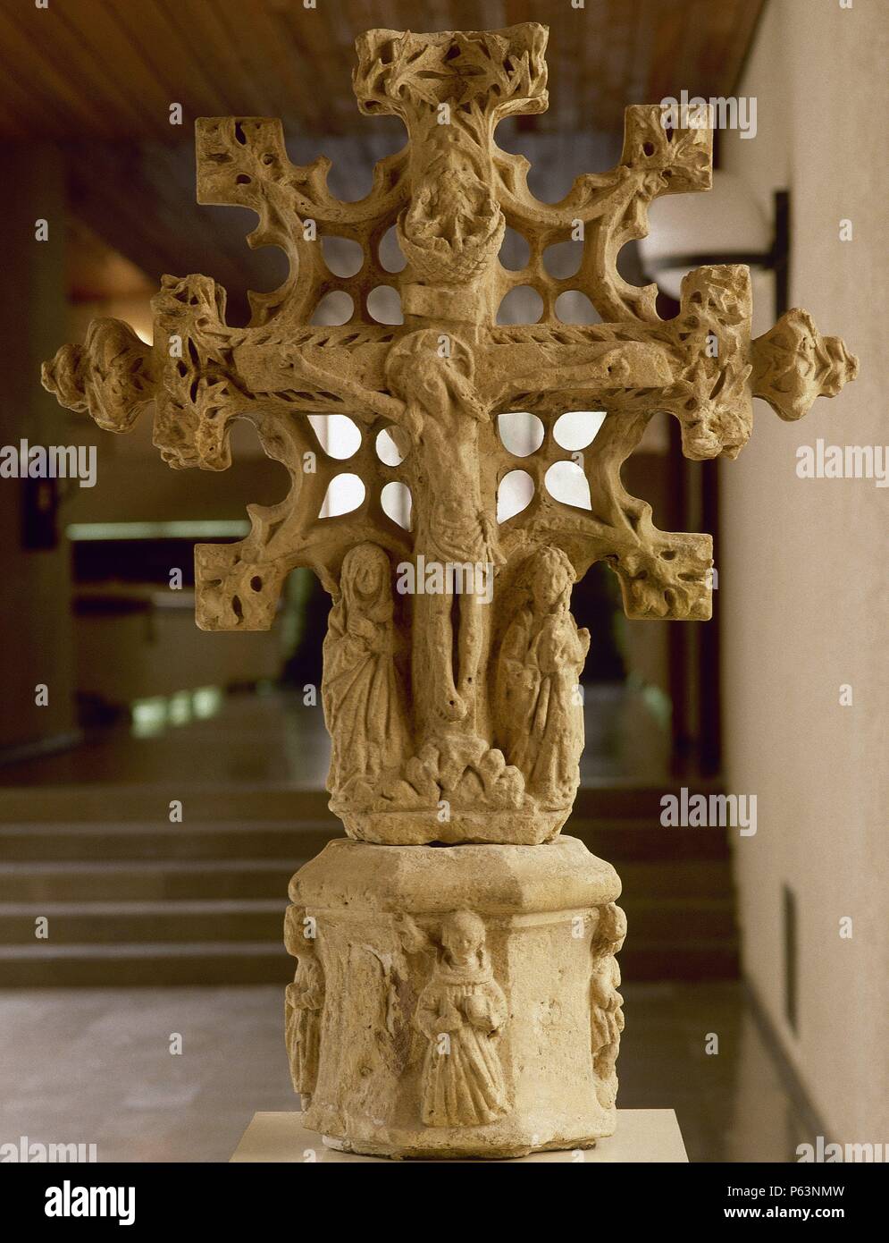 ARTE GOTICO - RENACIMIENTO. ESPAÑA. Siglos XV-XVI. "CRUZ DE TERMINO". Datada a Caballo entre Ambos siglos, pertenece a la época de Transición entre El Estilo gótico y el renacentista. Museo de Albacete. Kastilien-la Mancha. Stockfoto