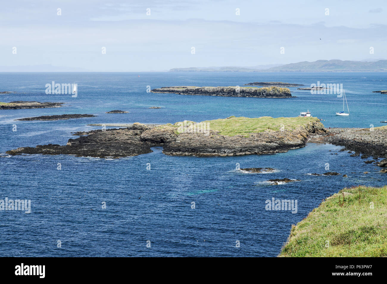 Blick auf die Isle of Mull von Lunga - Treshnish-inseln (Innere Hebriden, Schottland) Stockfoto