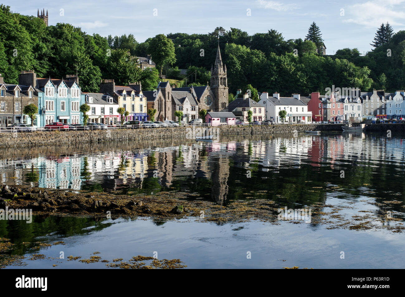 Tobermory Waterfront an einem schönen sonnigen Tag - Isle of Mull, Innere Hebriden, Schottland Stockfoto