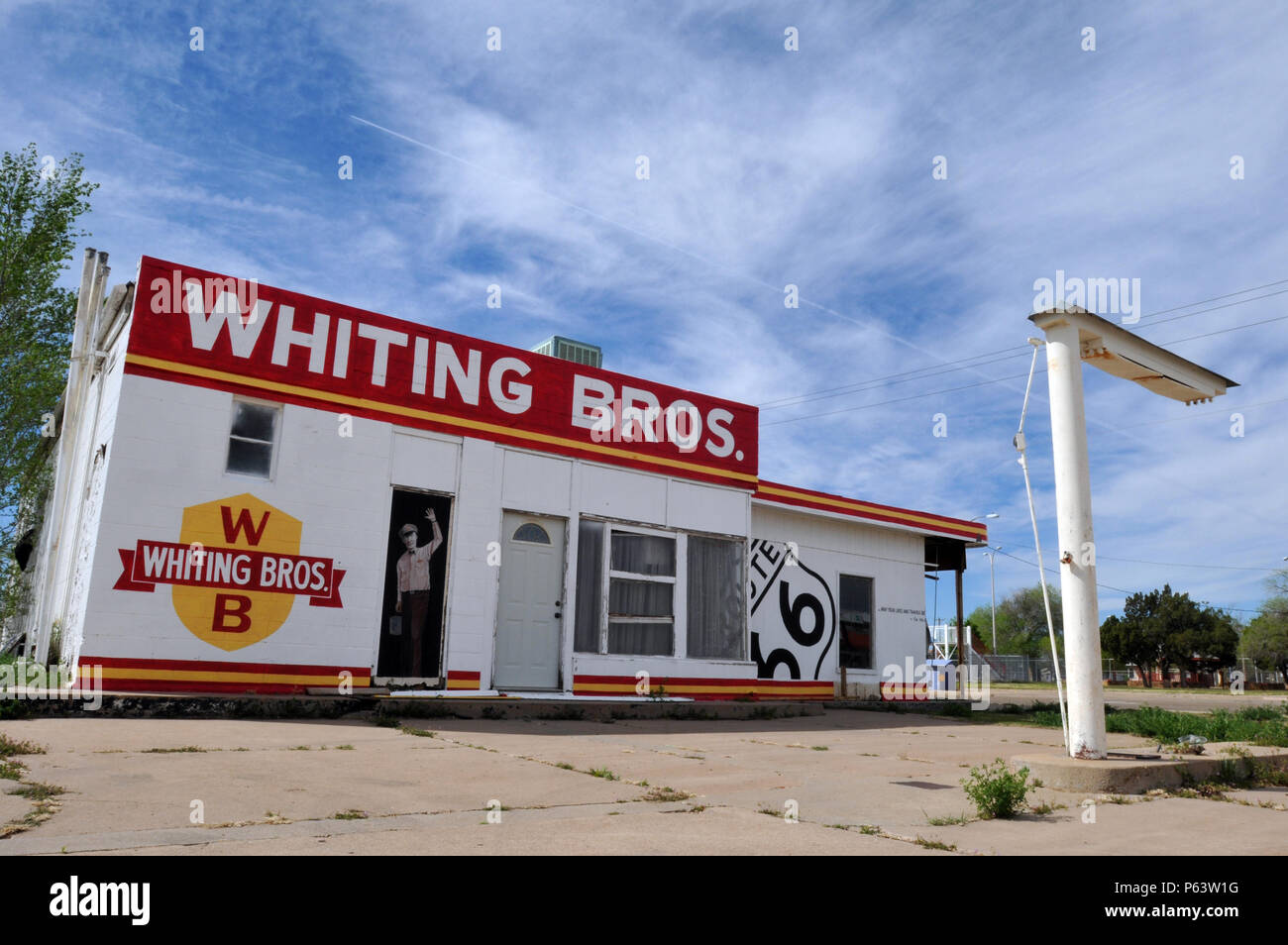 Eine alte Tankstelle Sport ein Wittling Brüder Wandbild, Teil einer öffentlichen Kunst- und Restaurierungsprojekt in der Route 66 Stadt Santa Fe, New Mexico. Stockfoto