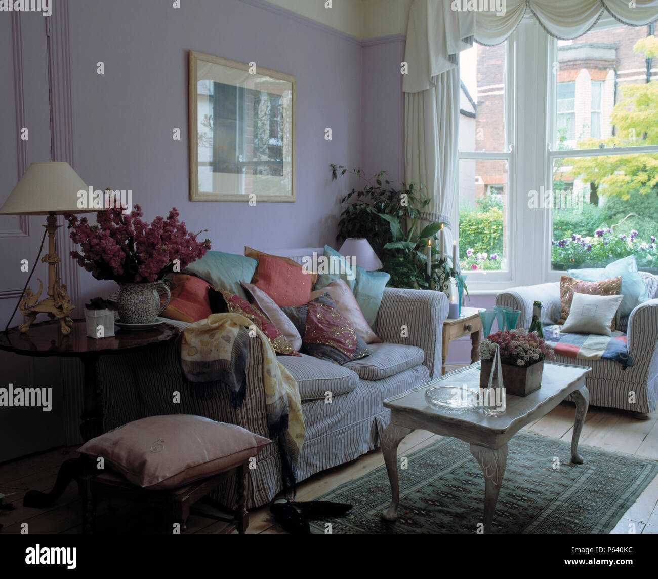 Room Sofa Stripes Table Stockfotos & Room Sofa Stripes Table Bilder - Alamy