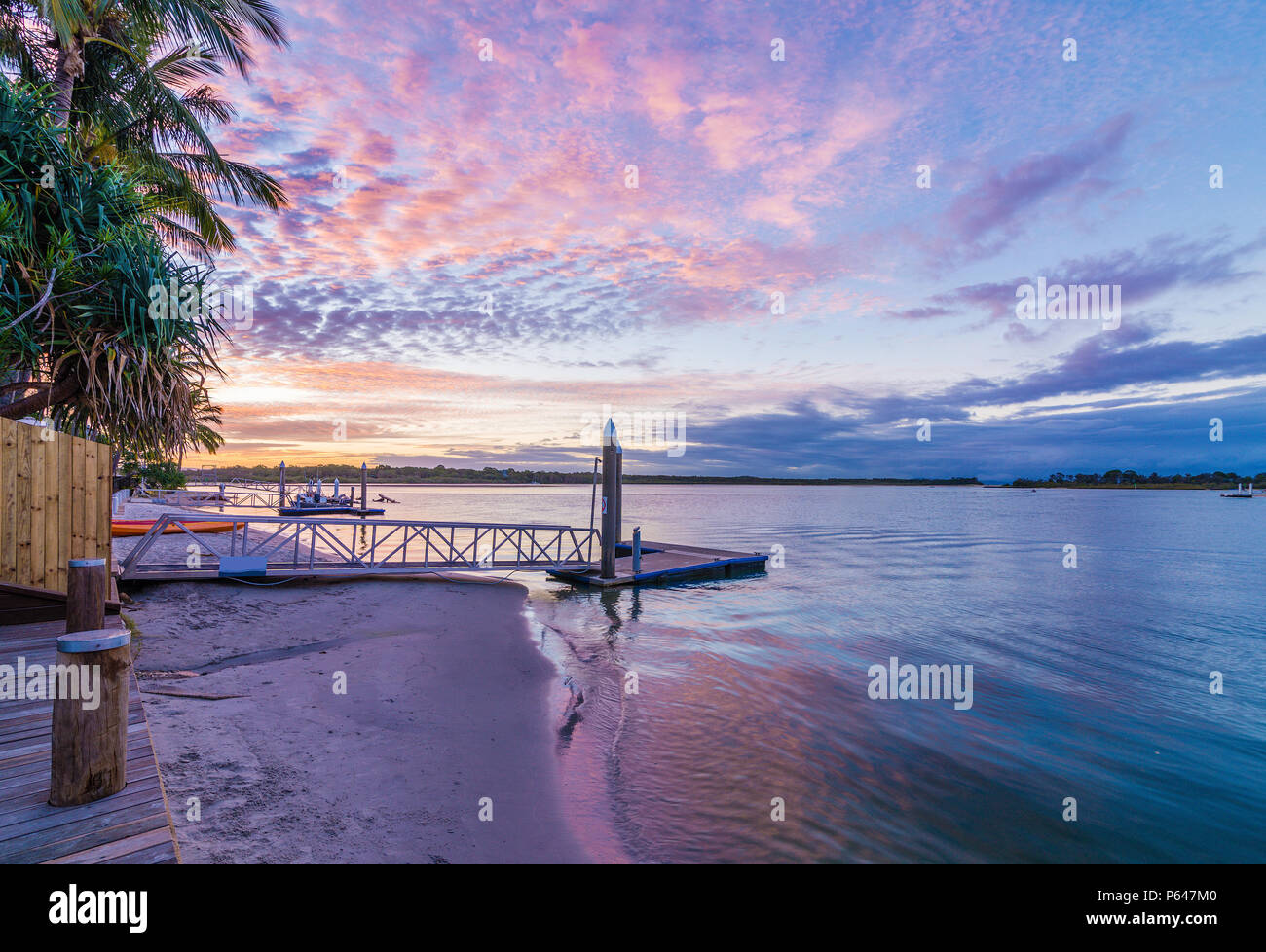 Noosa River Queensland Australien bei Sonnenuntergang mit einer lebendigen Sky Stockfoto