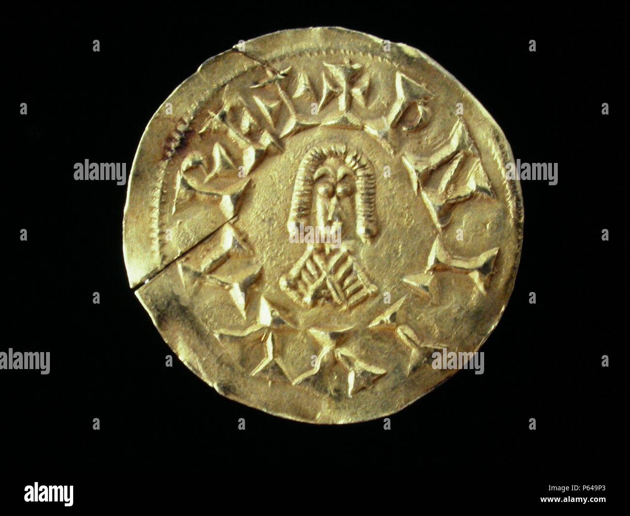 NUMISMATICA. MONEDA VISIGODA. TERCIO DE SOLIDO DE ORO, DE LEOVIGILDO. REVERSO. VICTORIA SOSTENIENDO UNA CORONA Y UNA PALMA. 573-586. (DEPOSITO-: MUSEO ARQUEOLOGICO NACIONAL). Stockfoto