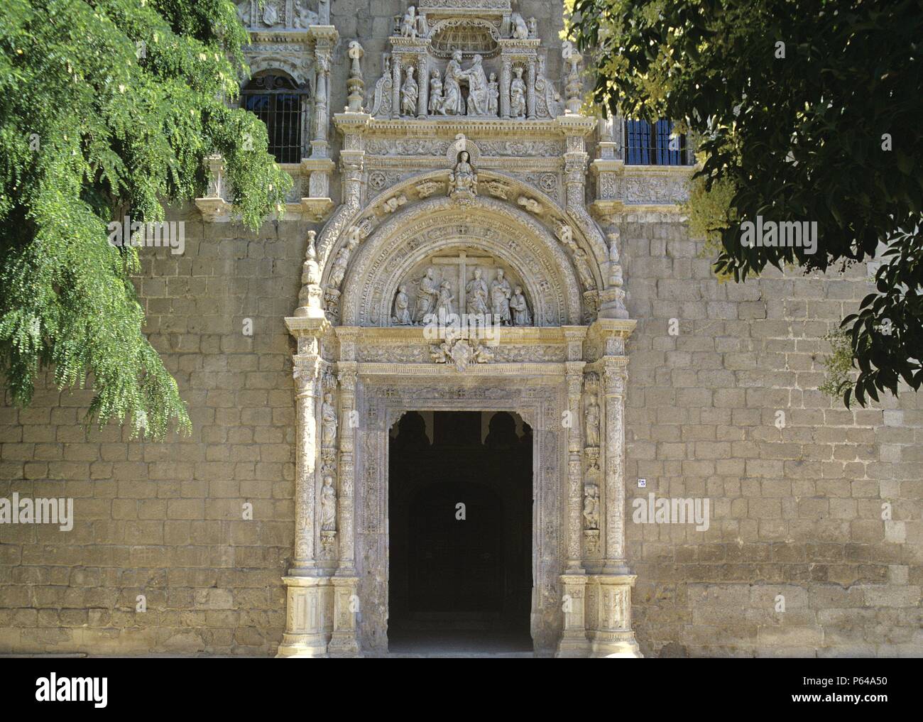 MUSEO DE SANTA CRUZ (S. XVI). FACHADA PRINCIPAL CON PORTADA PLATERESCA DE ALONSO DE COVARRUBIAS. Stockfoto