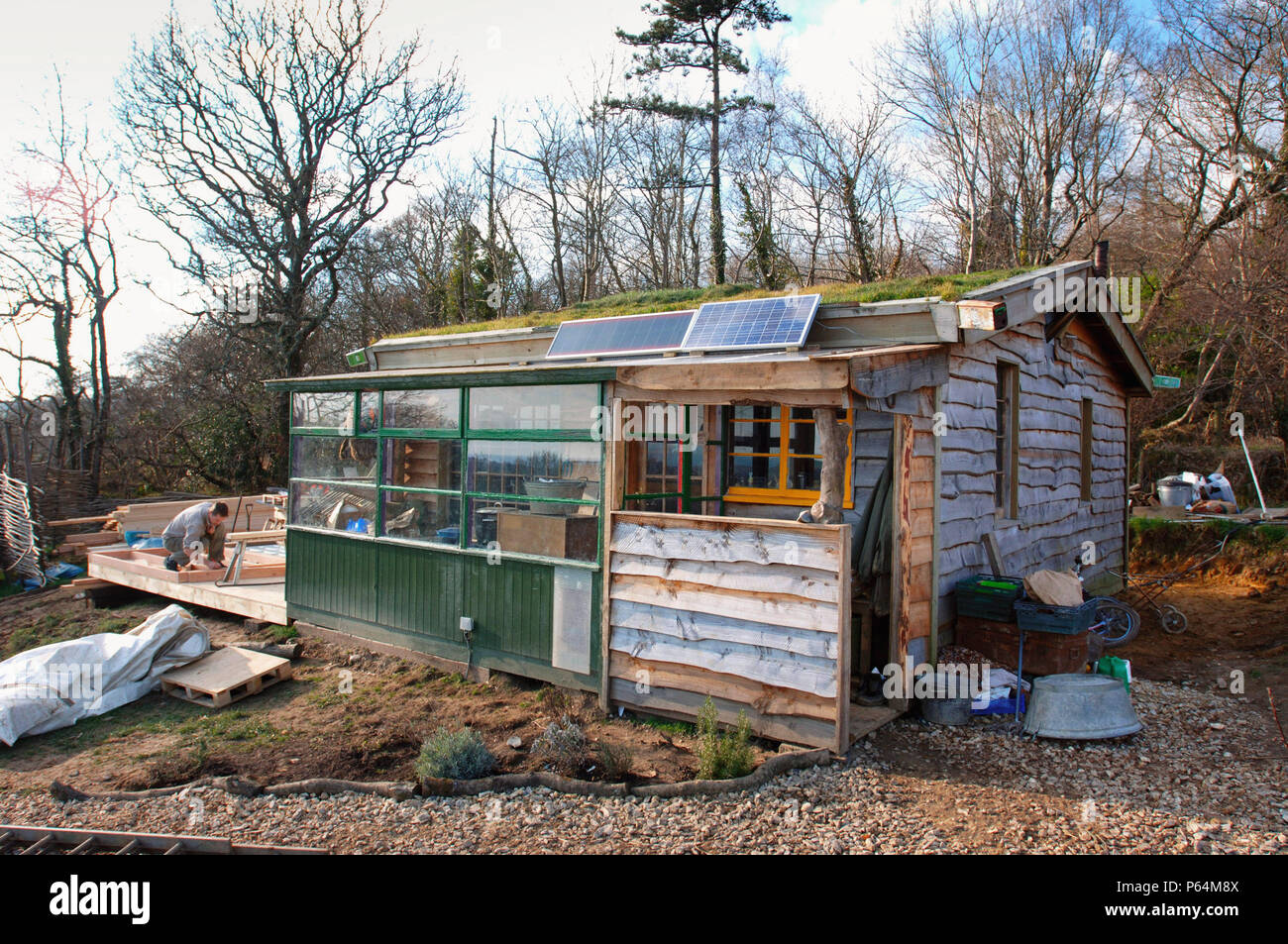 Die Rasenflache Uberdachte Haus Mit Sonnenkollektoren Autark Home