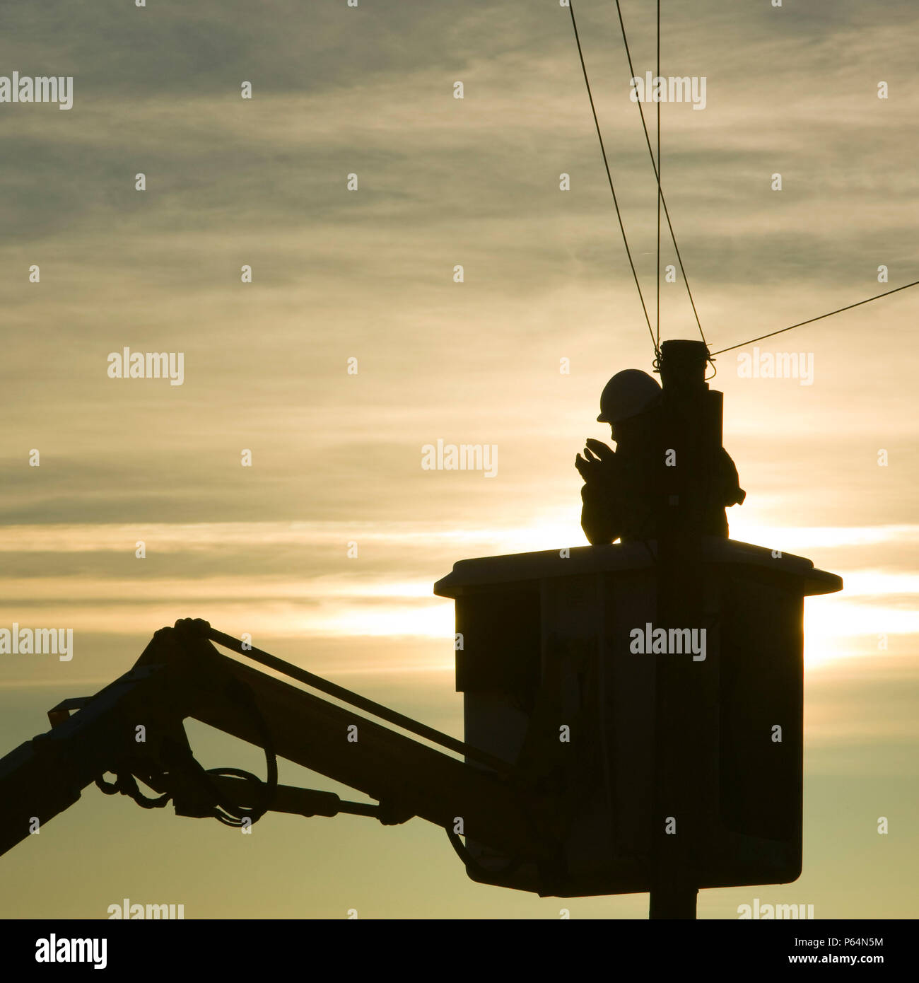 Ein BT-Arbeiter Fixs Telefonleitungen Stockfoto