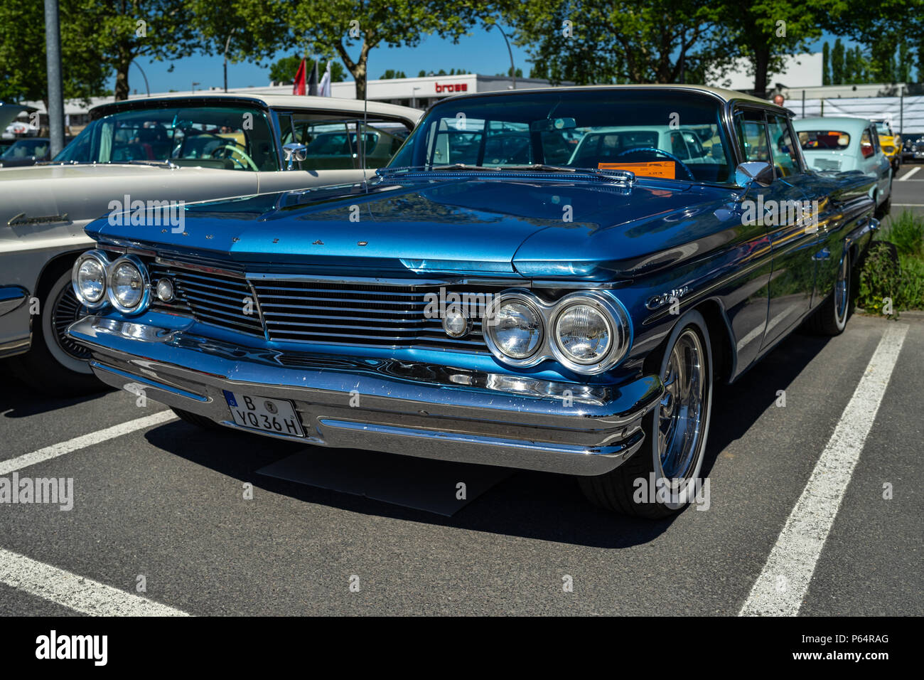 BERLIN - Mai 06, 2018: Full-size Auto Pontiac Catalina sedan, 1960. Oldtimertage Berlin-Brandenburg (31 Berlin-Brandenburg Oldtimer Tag). Stockfoto