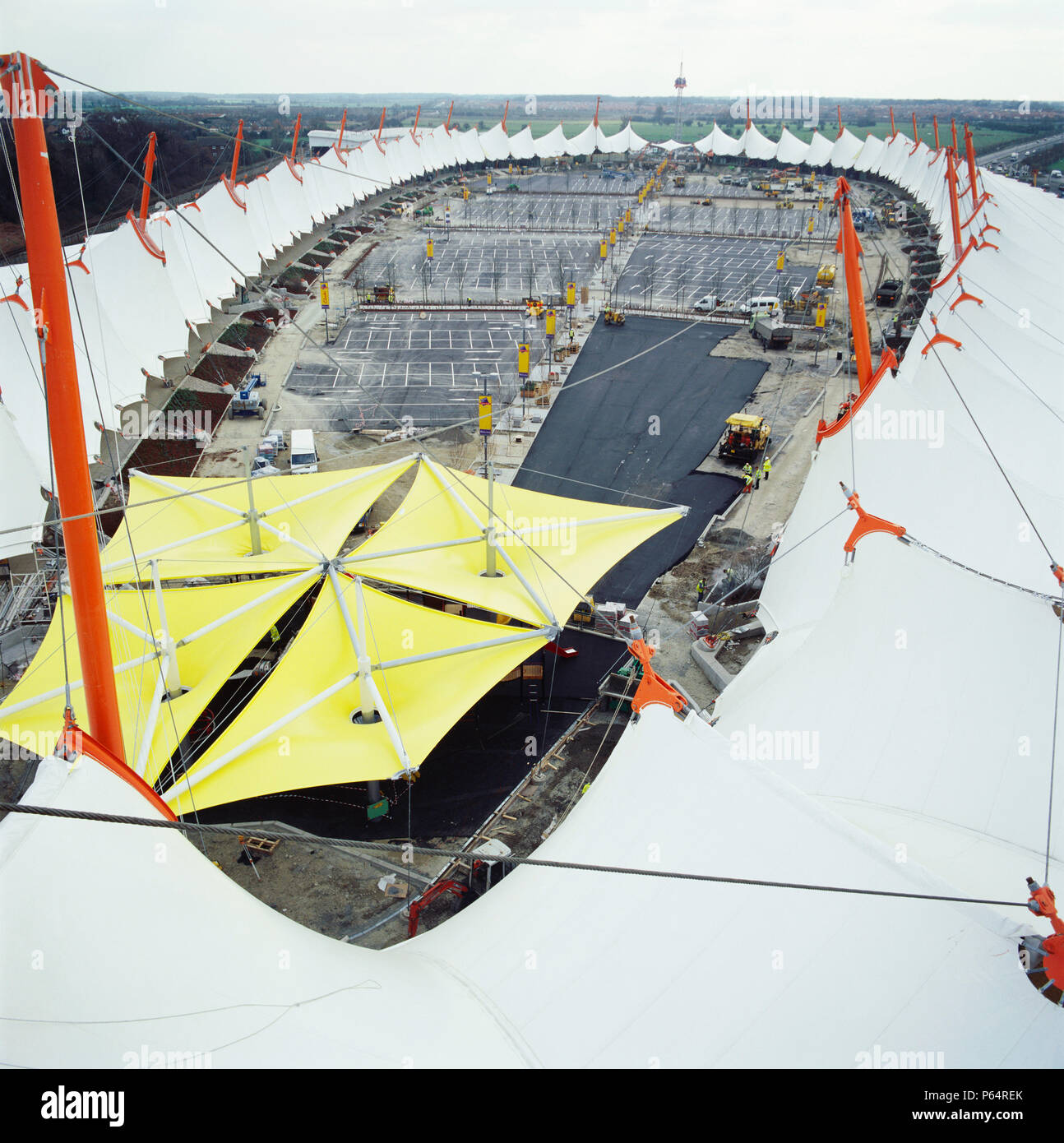 Vordach des Ashford Designer Outlet, Kent, Großbritannien Stockfoto