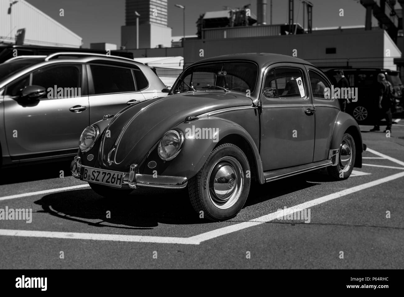 Wirtschaft Auto Volkswagen Käfer. Schwarz und Weiß. Ausstellung 31. Oldtimertage Berlin-Brandenburg (31 Berlin-Brandenburg Oldtimer Tag). Stockfoto