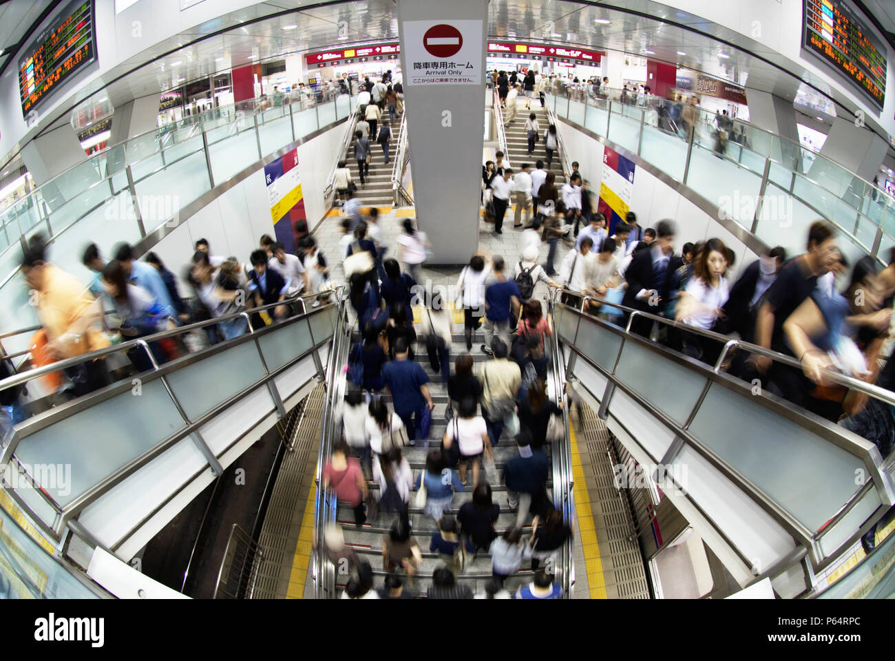Innenraum der Keiyo Bahnhof in Shinjuku, Tokyo, Japan Stockfotografie