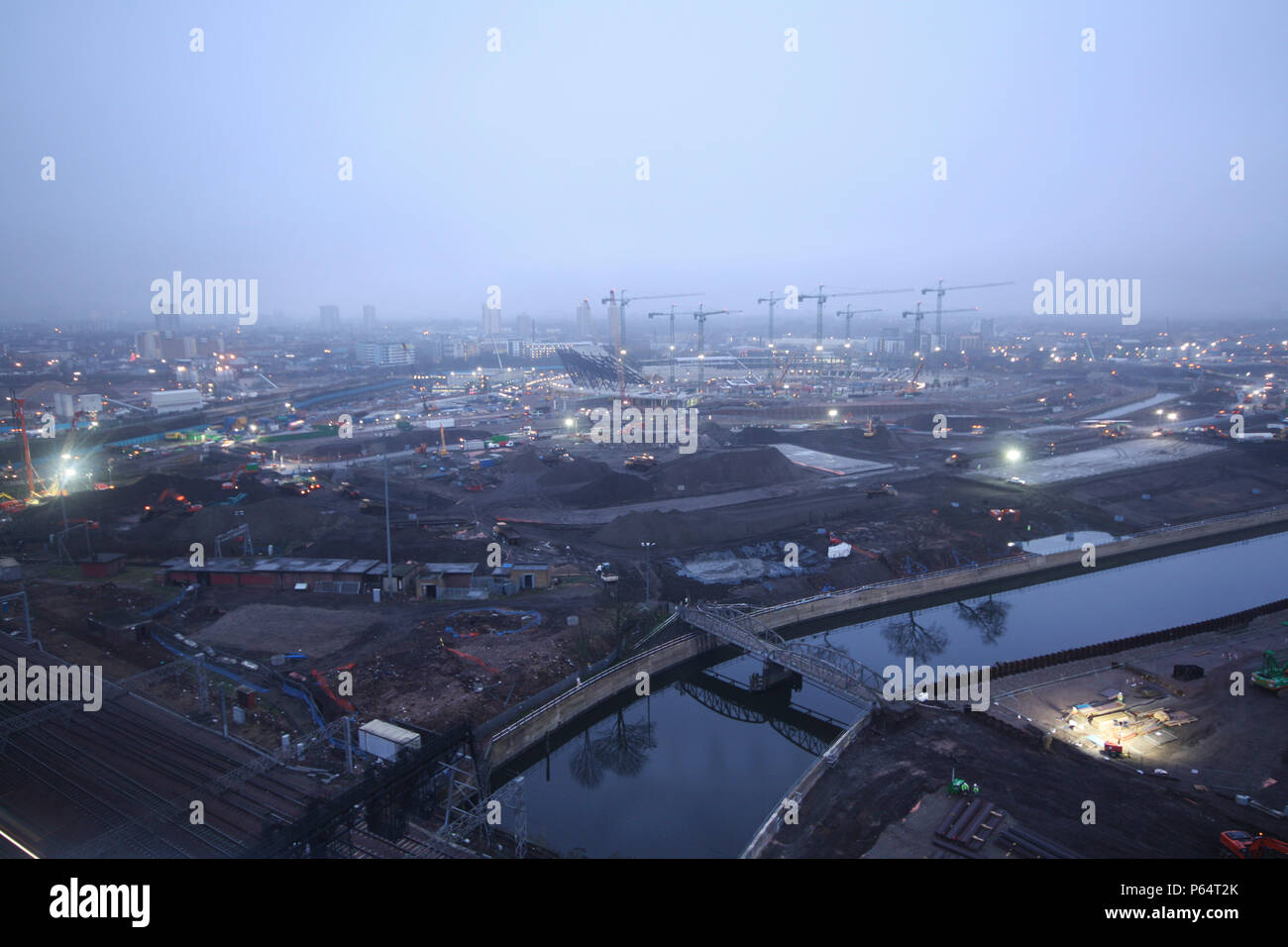 Olympiastadion während der Bauphase, Stratford, London, UK, Dawn, Januar 2009, West suchen Stockfoto