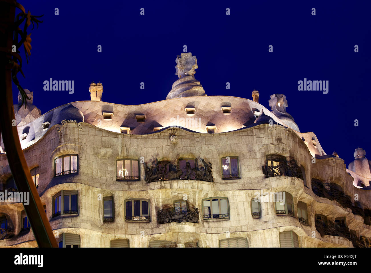 Blick auf die Fassade der Casa Mila, "La Pedrera", Antonio Gaudi, Barcelona, Spanien Stockfoto