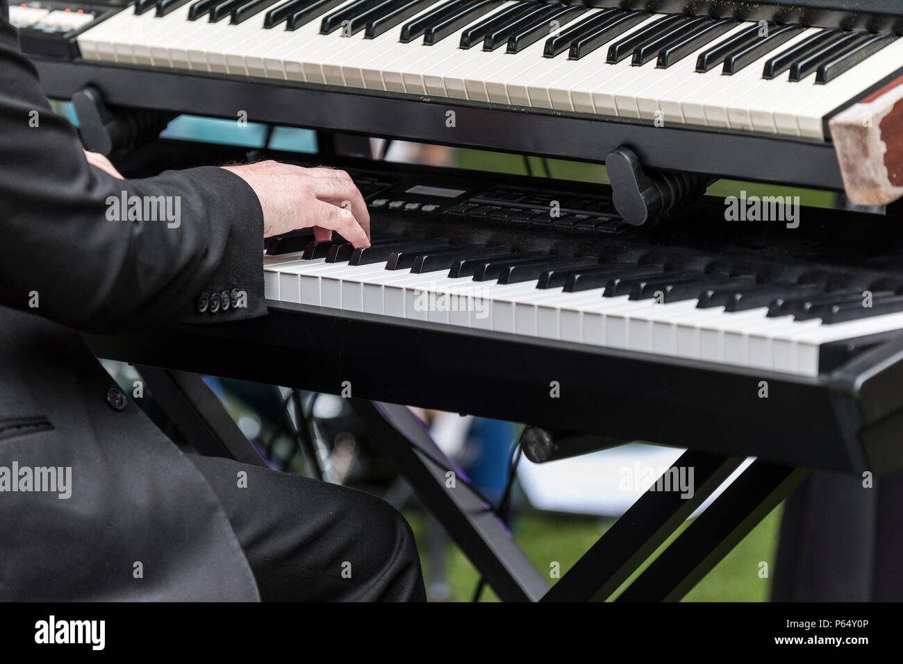 Ein Keyboard Player durchführen. Stockfoto