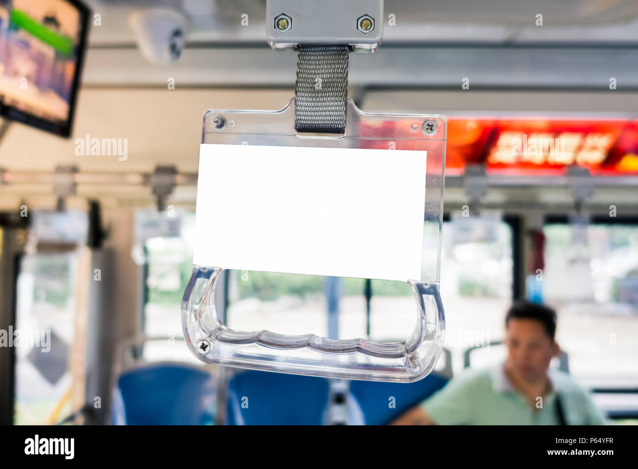 Handgriffe Billboard weiß Mockup am Bus Stockfoto