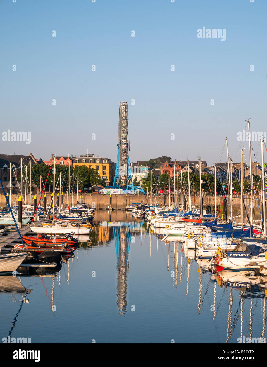 Ein Riesenrad im Wasser von Bangor, Co Down, Nordirland wider Stockfoto