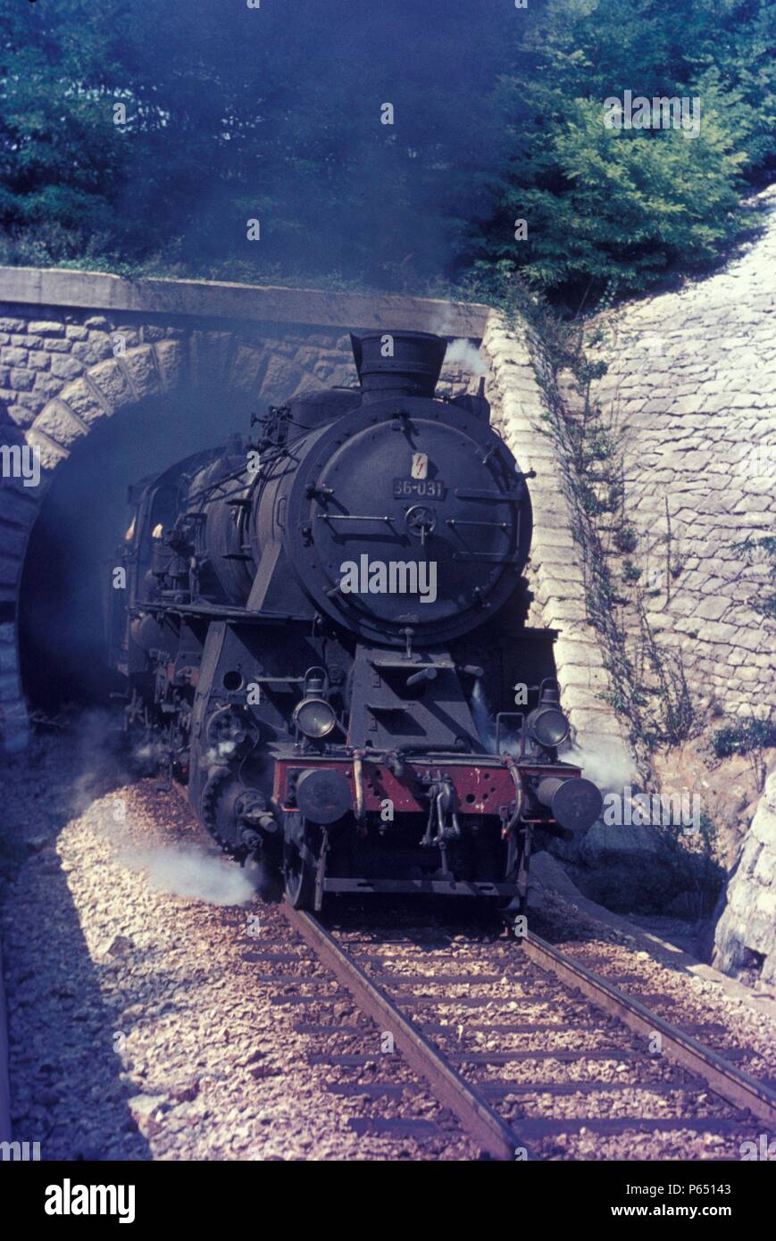 Eine ehemalige preußische G12 Klasse 3 Zylinder 2-10-0 klassifiziert 36 von Jugoslawischen Eisenbahnen - Stürme der Gradient von Prvacina auf der Linie zwischen Se auf Stanjel Stockfoto