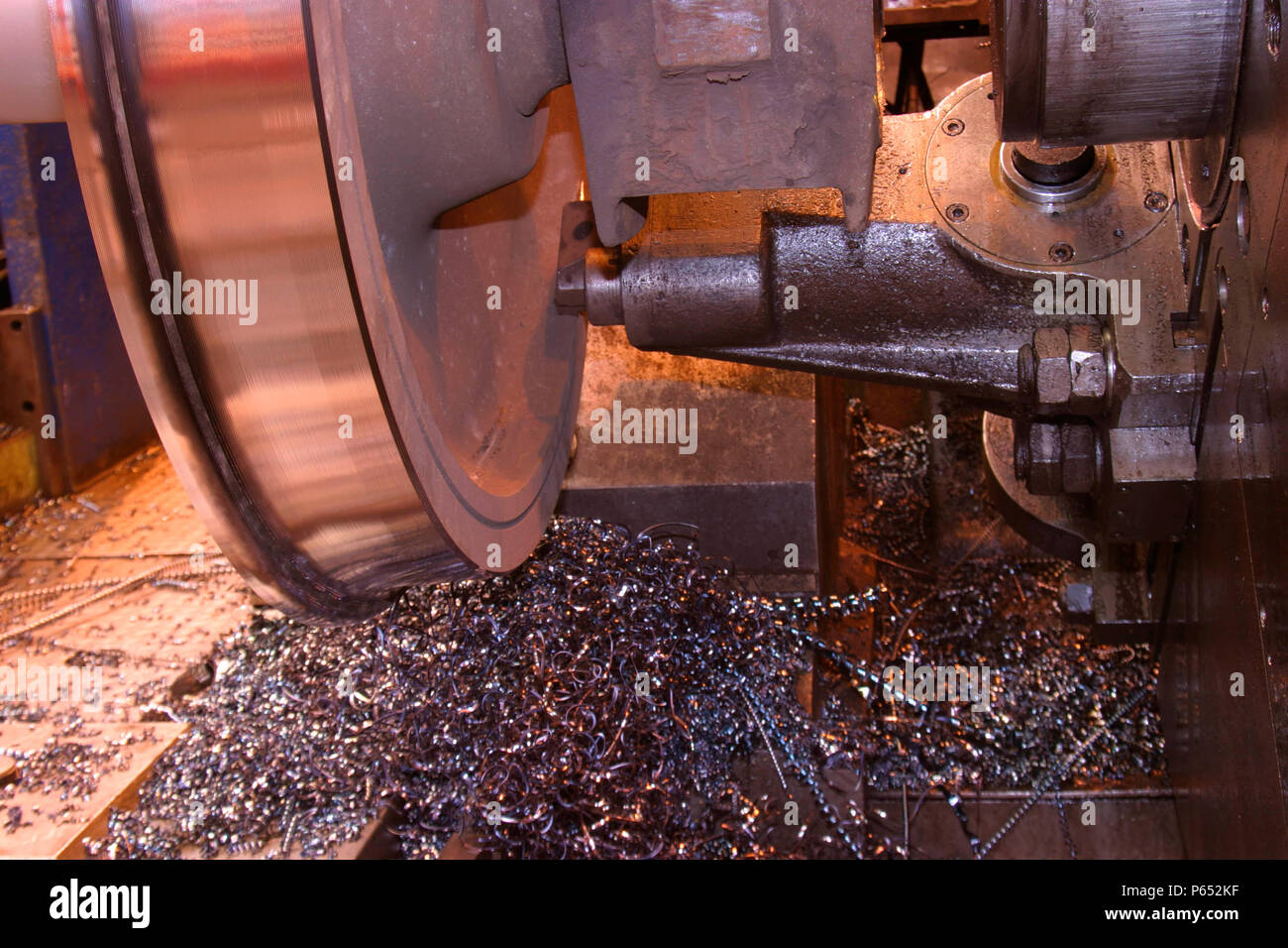 Bearbeitung Radsätze auf einer Drehbank. Mai 2004 Stockfoto