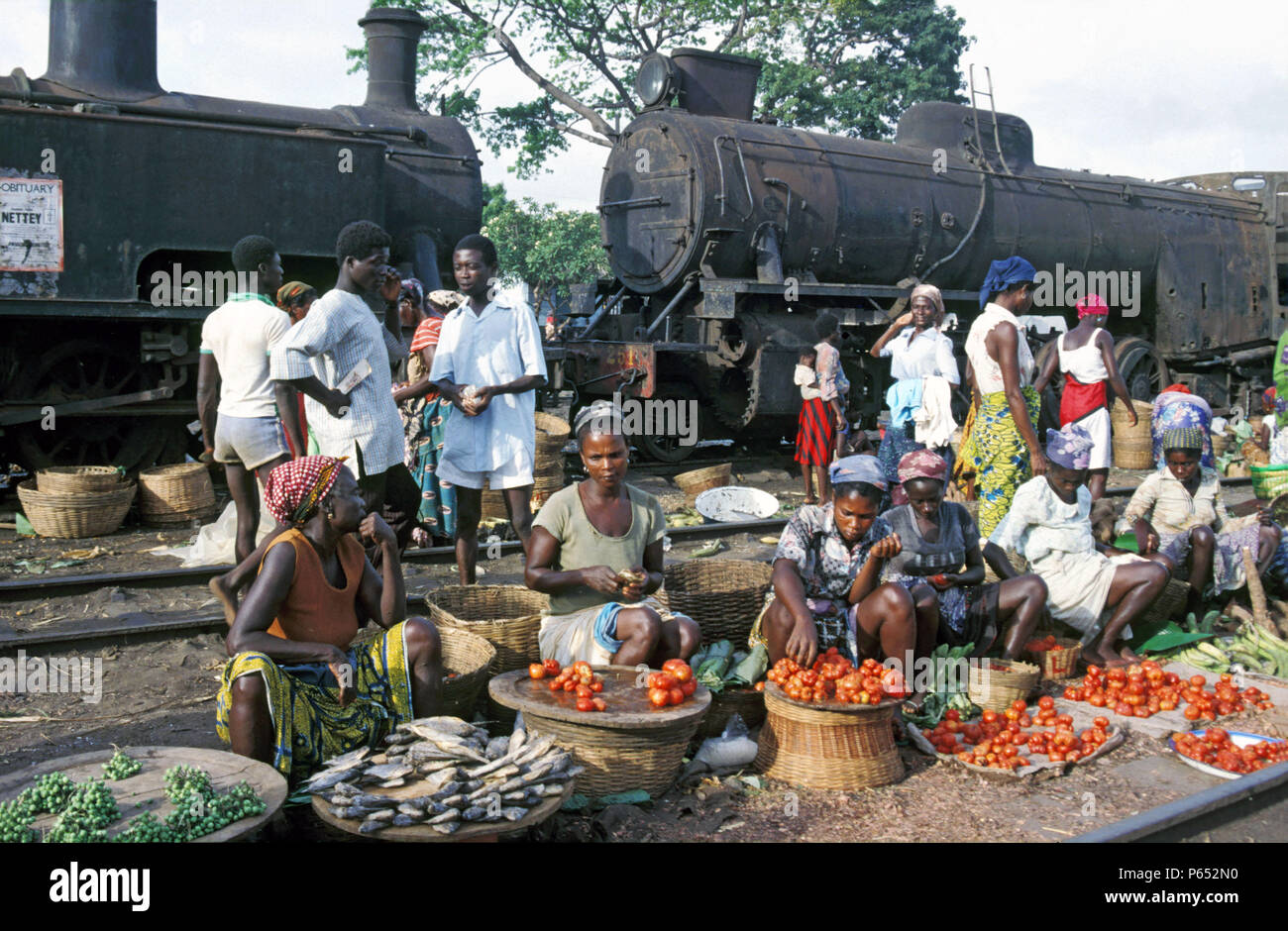Marketingspezialisten in Besitz von wenig genutzten Eisenbahnstrecke in die ghanaische Hauptstadt Accra. Die post Unabhängigkeit Rückgang des Systems Bahn buil Stockfoto