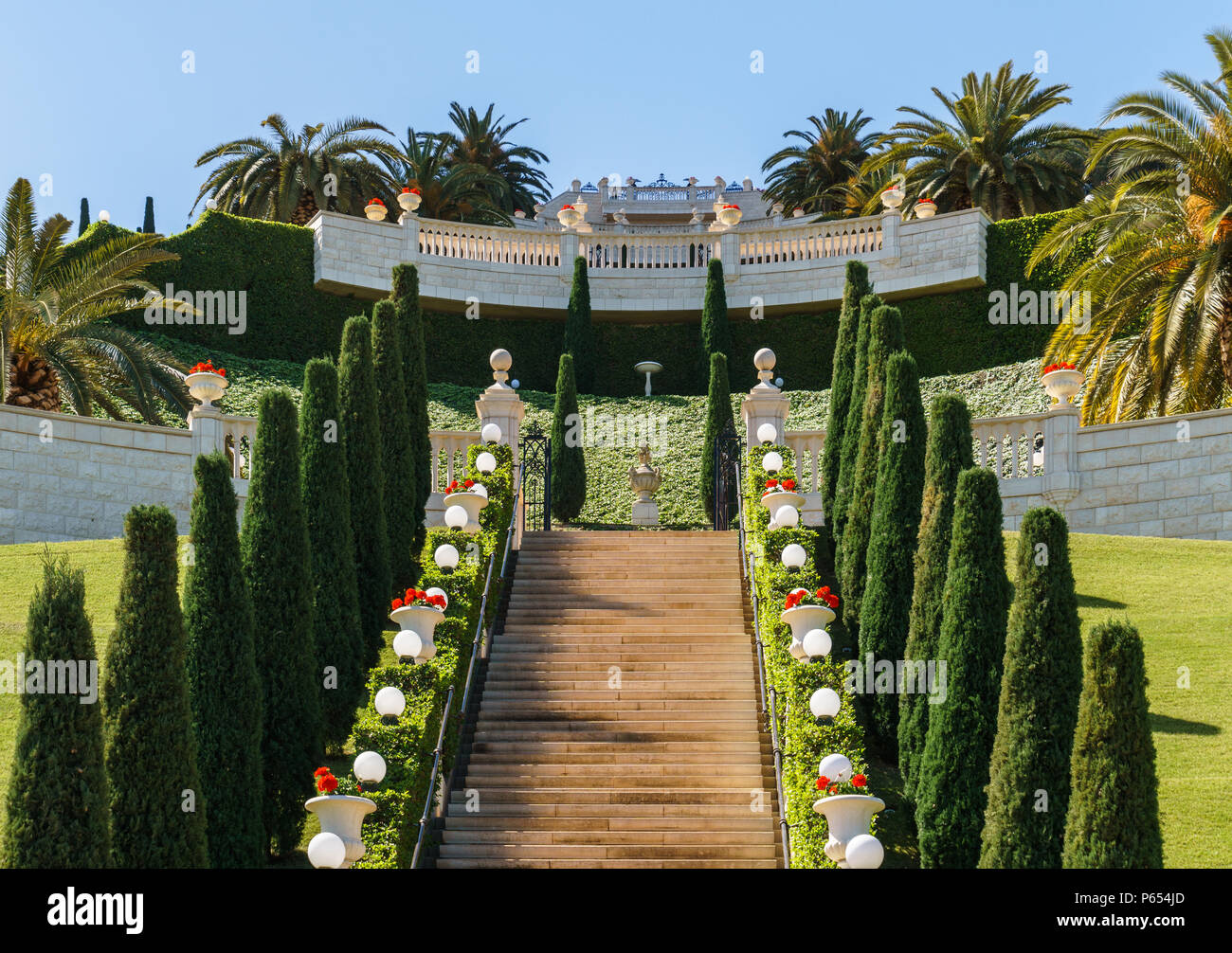 HAIFA, Israel - 25. MÄRZ 2018: Blick auf die Terrassen der Bahai Glauben am Frühling Zeit Stockfoto