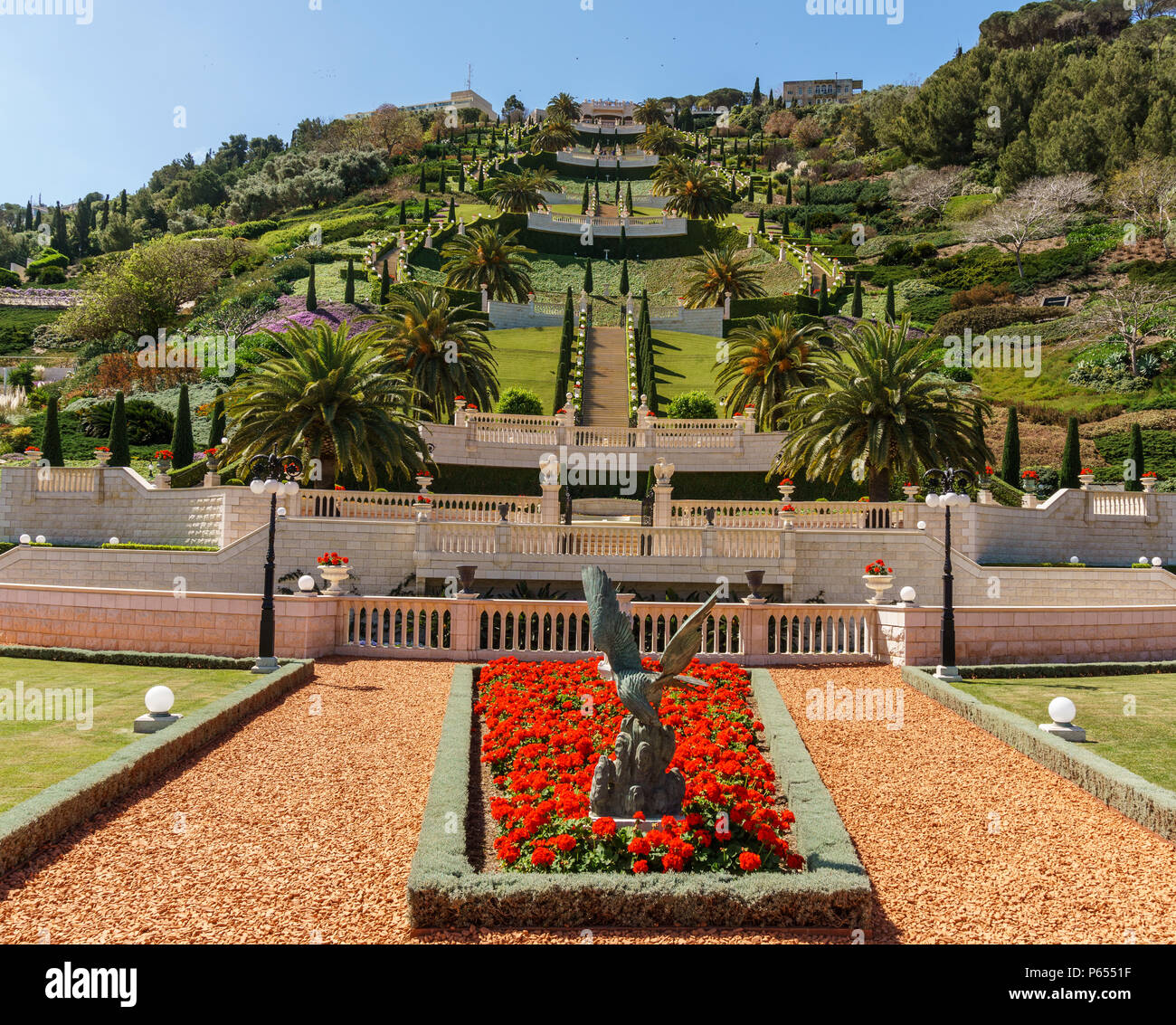 HAIFA, Israel - 25. MÄRZ 2018: Blick auf die Terrassen der Bahai Glauben am Frühling Zeit Stockfoto