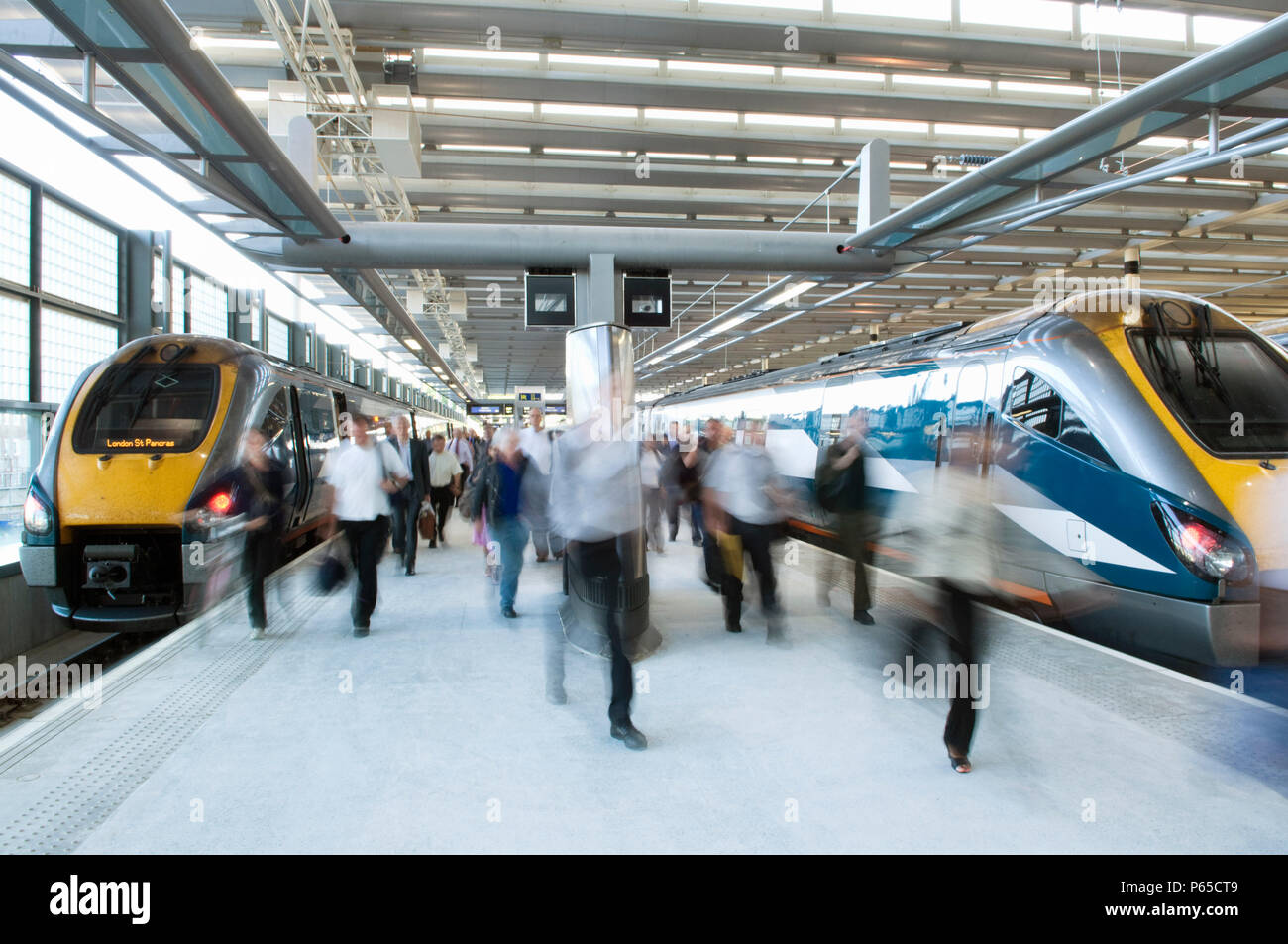 1. Tag der inländischen Zugbetrieb Auf der 'Westen' Deck am St. Pancras International Station, London, UK Stockfoto