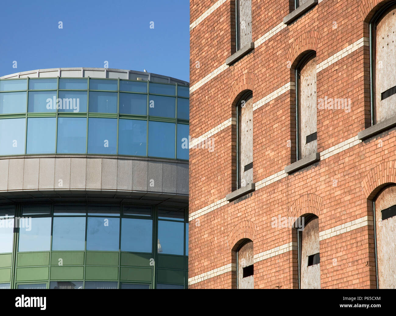 Gegensätzliche architektonische Stile, Dublin, Irland 2008 Stockfoto