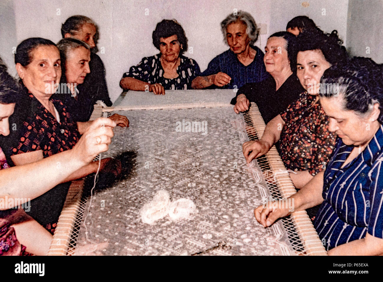 Italien Sardinien Bosa, das historische Zentrum, Filet, typische Handwerkskunst, Filet von Bosa für das Kleid von Papst Johannes XXIII. Stockfoto