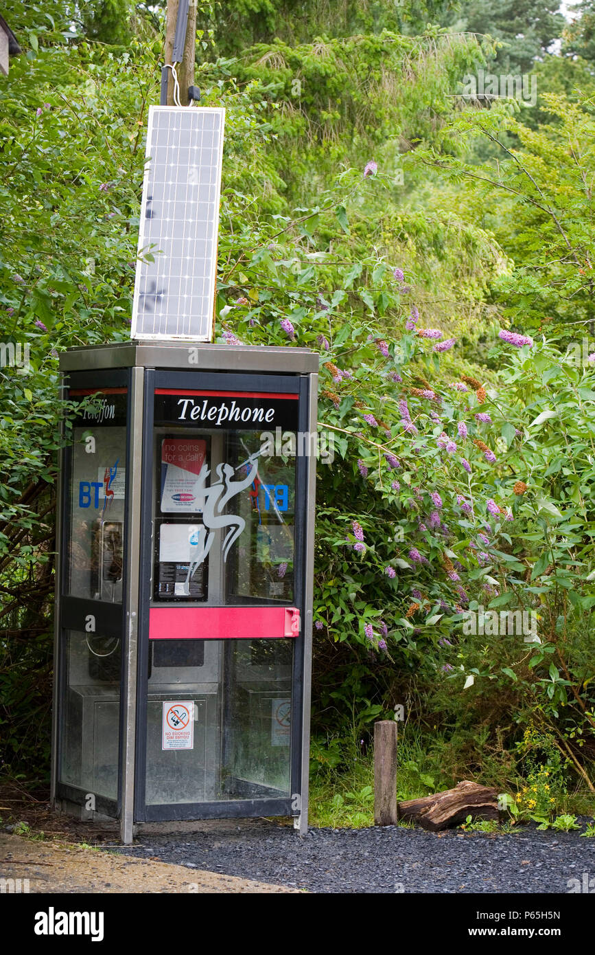 Eine telefonzelle mit Solarenergie am Zentrum für Alternative Technologie in Petworth, Powys, Wales, UK Powered Stockfoto