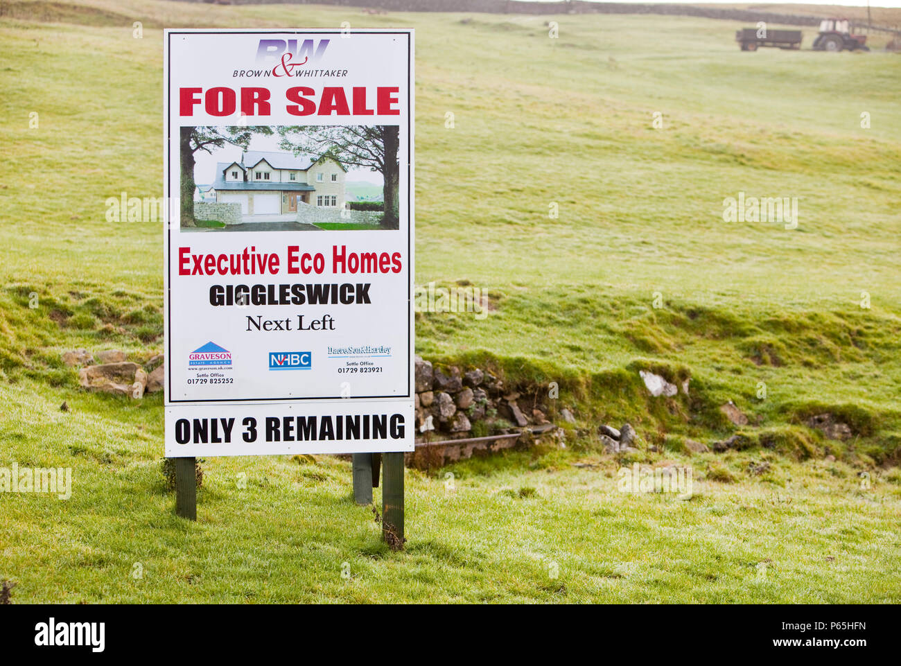 Das neu gebaute Öko-Häuser zum Verkauf in Giggleswick in der Nähe von Settle, Yorkshire, Großbritannien. Stockfoto