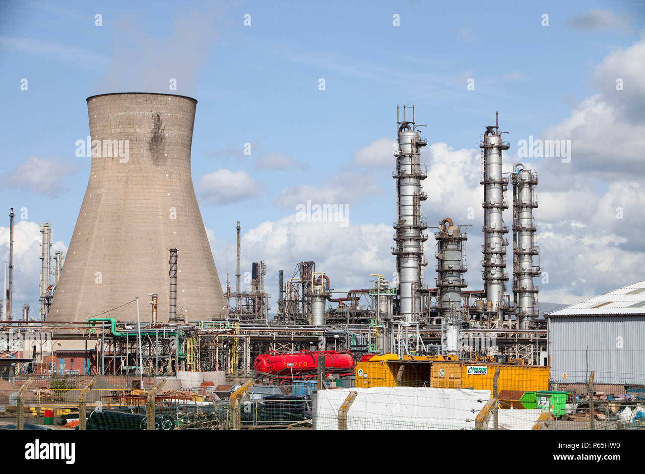 Die Ineos-Öl-Raffinerie in Grangemouth, Schottland, Großbritannien. Die Seite ist verantwortlich für massive C02-Emissionen. Stockfoto