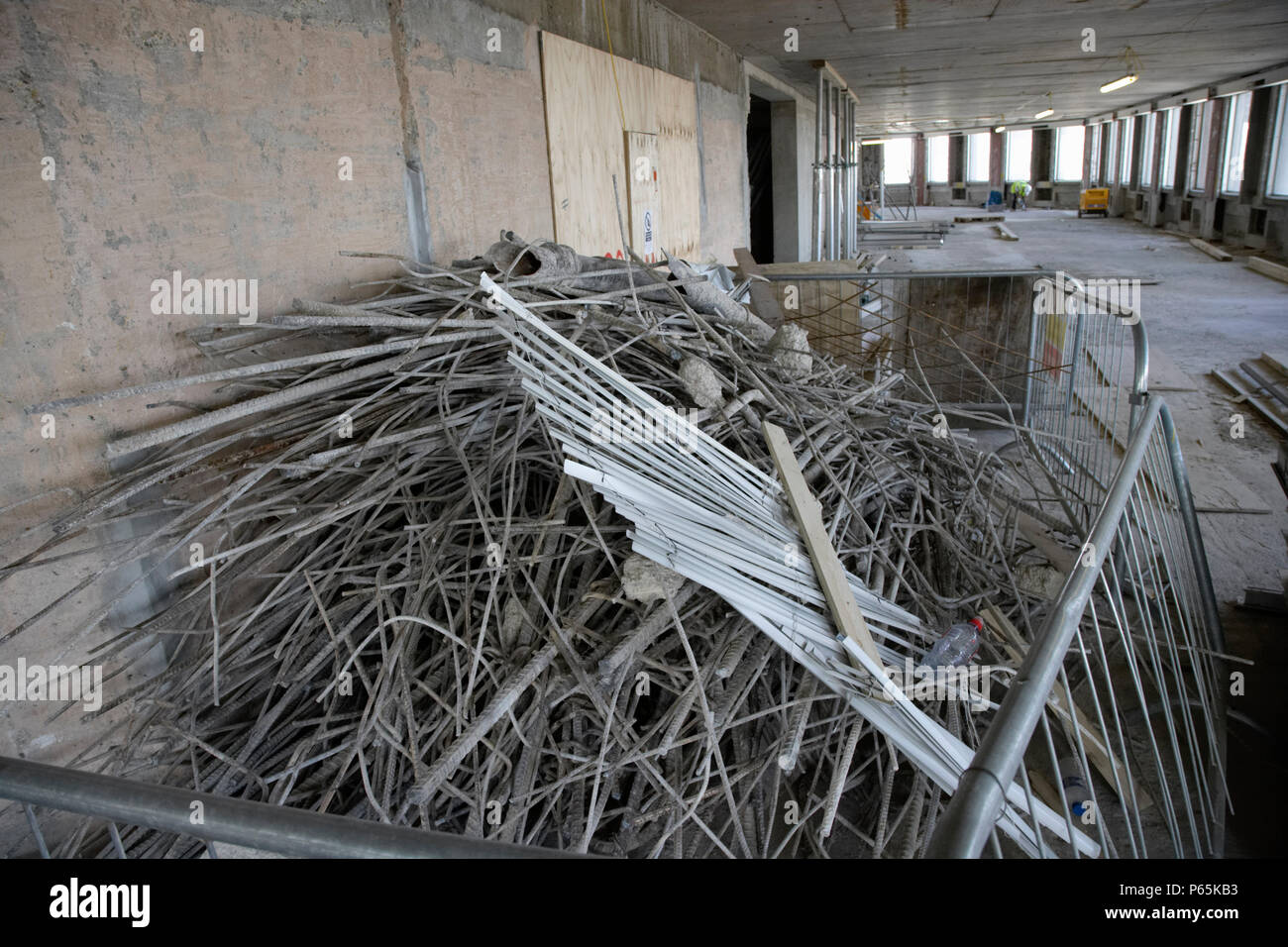 Alte verstärktem Stahl bar während der Abriss der ehemaligen Börse, London, UK Stockfoto