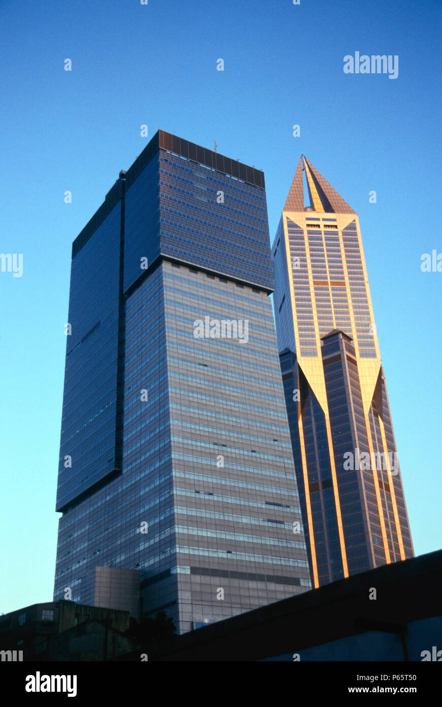 Modernes hohes Gebäude in Shanghai, China, 2003. Stockfoto