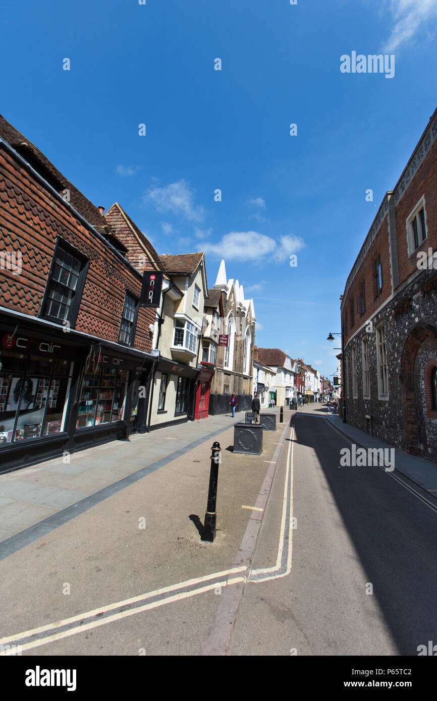 Stadt Canterbury, England. Malerische Aussicht auf Geschäfte auf dem Canterbury King's Meile Borough. Stockfoto