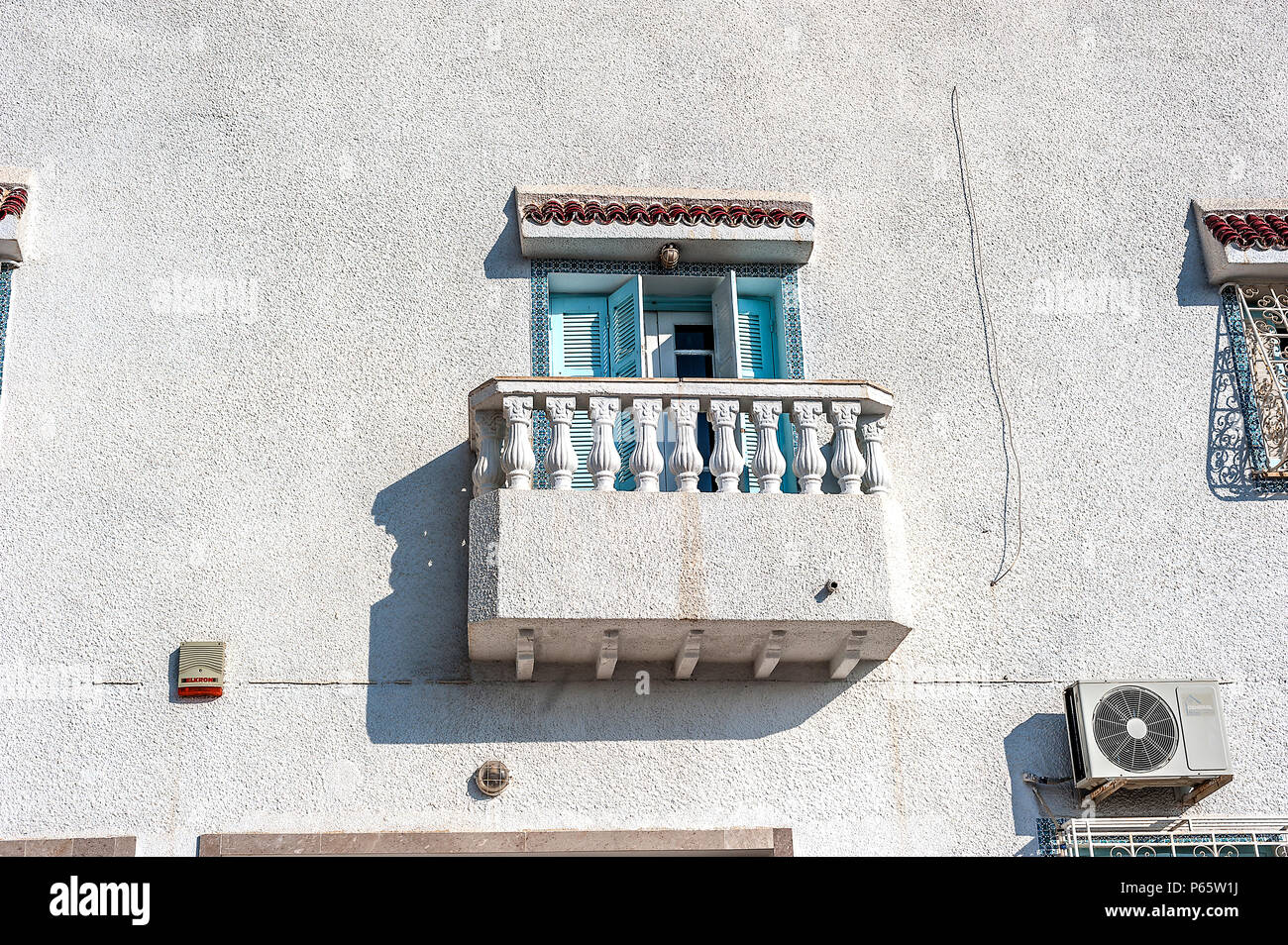 Tunesien Sousse, die Medina. Arabische Architektur ist reich an den Fassaden der Balkone von verschiedenen Arten, mit Ornamenten verziert. Stockfoto