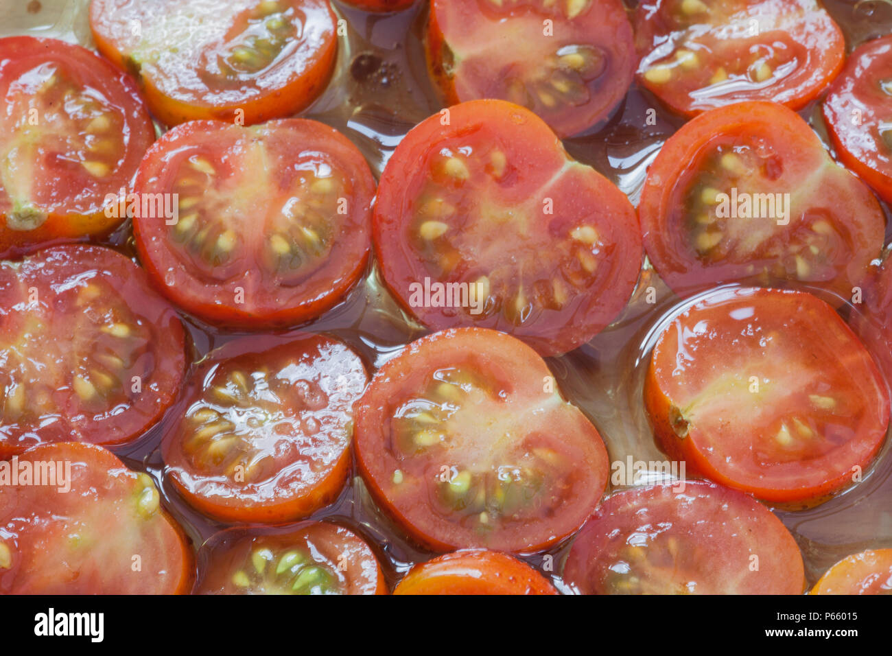 Tomaten halbiert Stockfoto