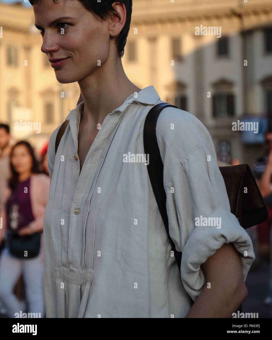 Mailand, Italien. 15 Juni, 2018. Mailand - 15 Juni 2018 Modell Saskia De Brauw auf der Straße während der Mailand Fashion Week: Mauro Del Signore/Pacific Press/Alamy leben Nachrichten Stockfoto