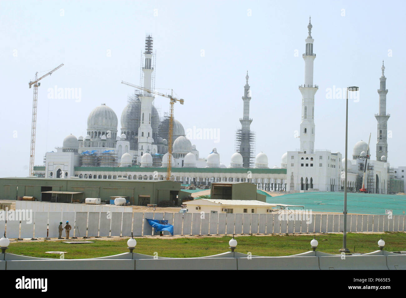 Neue Moschee in Abu Dhabi im Bau Stockfoto