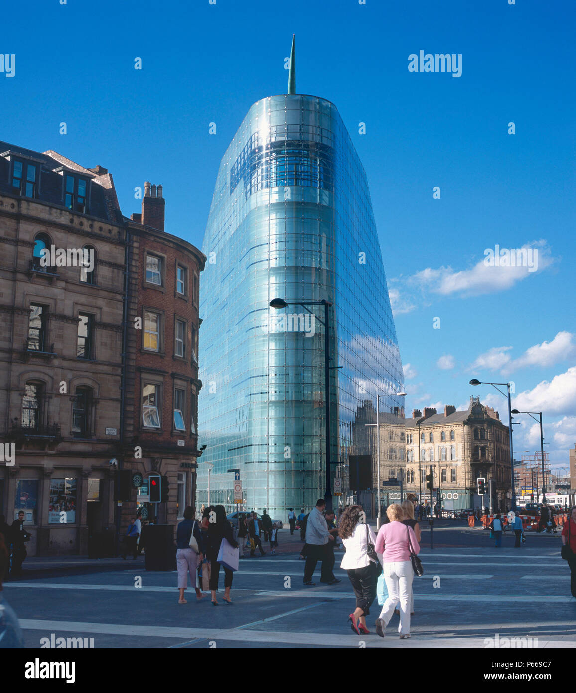 Urbis Museum, der Kathedrale Gärten, Millennium Viertel, Manchester, Vereinigtes Königreich. Von Ian Simpson Architekten entworfen. Stockfoto