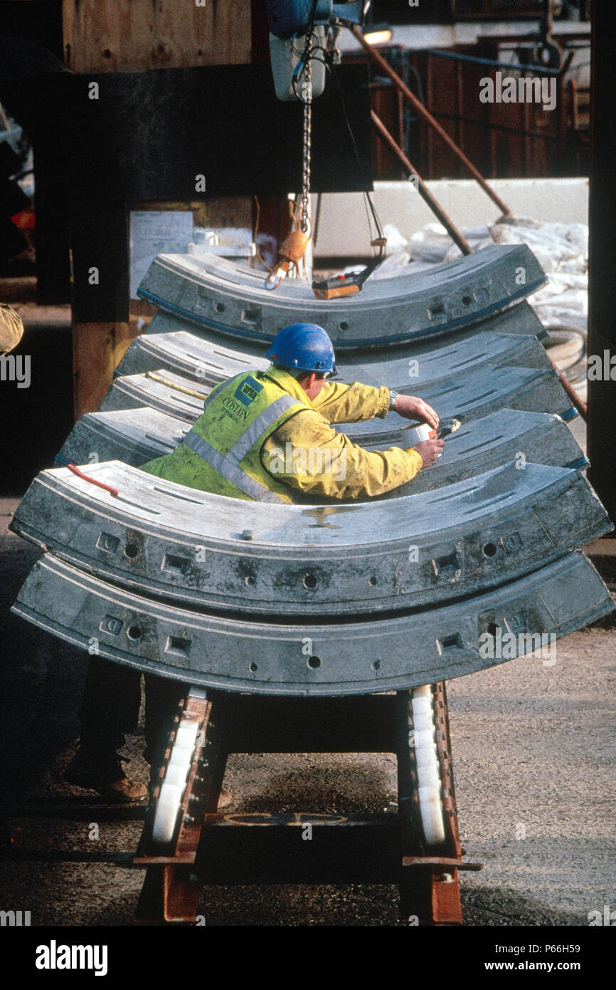 Betonfertigteile Hochwasserschutz tunnel Segmente. Blackpool, Großbritannien. Stockfoto