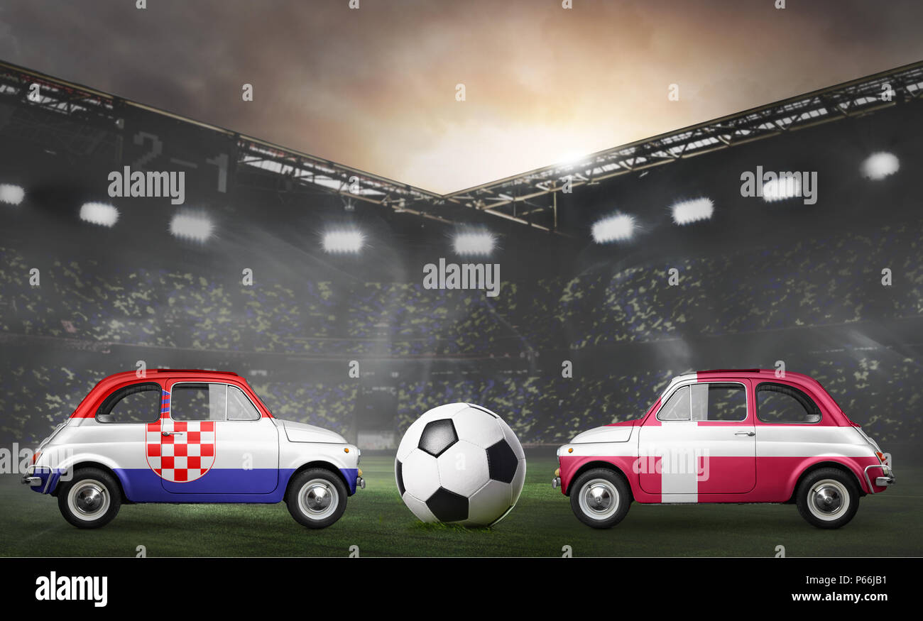 Kroatien und Dänemark Fahnen auf Autos mit Fußball oder Fußball-Ball bei Stadion Stockfoto