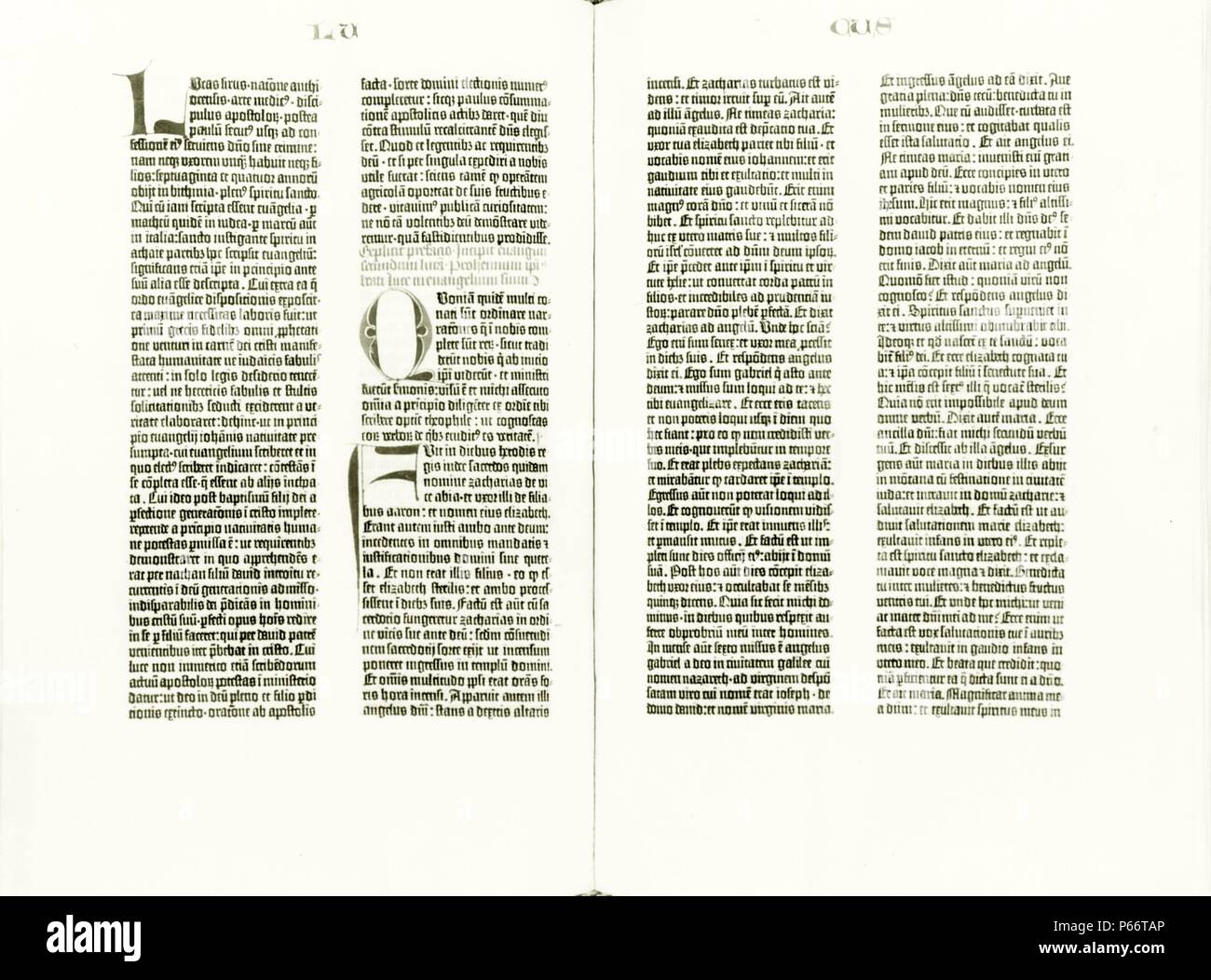 Gutenberg Bibel geöffnet ist der Anfang des Evangeliums von Luke veröffentlicht [1454 oder 1455] Stockfoto