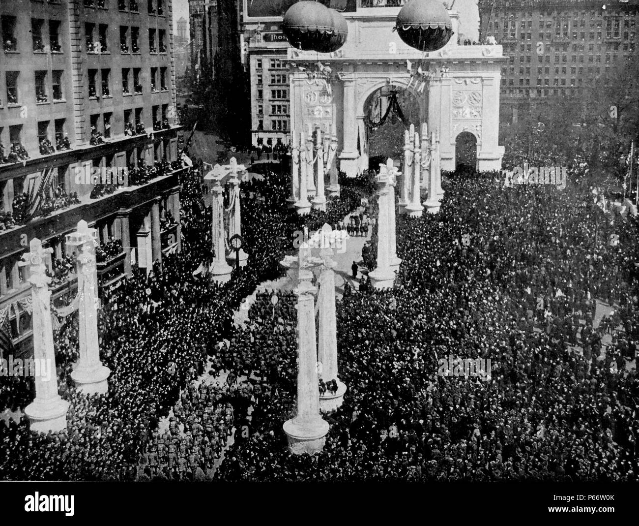 Madison Square in New York, dem Schauplatz der jubelnden Rückkehr der amerikanischen Soldaten aus der 27.Division aus Frankreich am Ende des Ersten Weltkriegs. 1919 Stockfoto