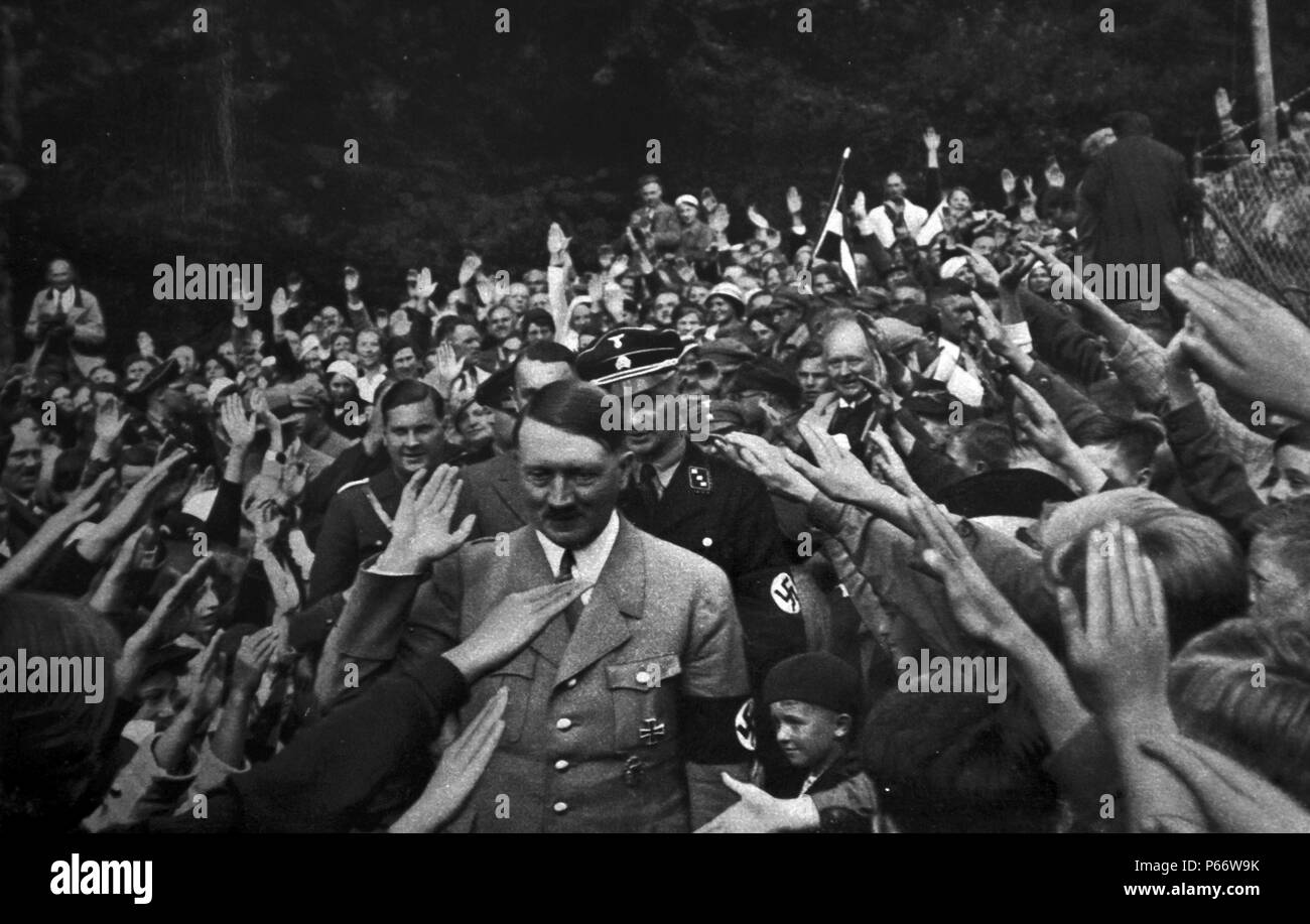Adolf Hitler 1889-1945. Deutscher Politiker und Führer der NSDAP mit lokalen Unterstützer am Obersalzberg Stockfoto