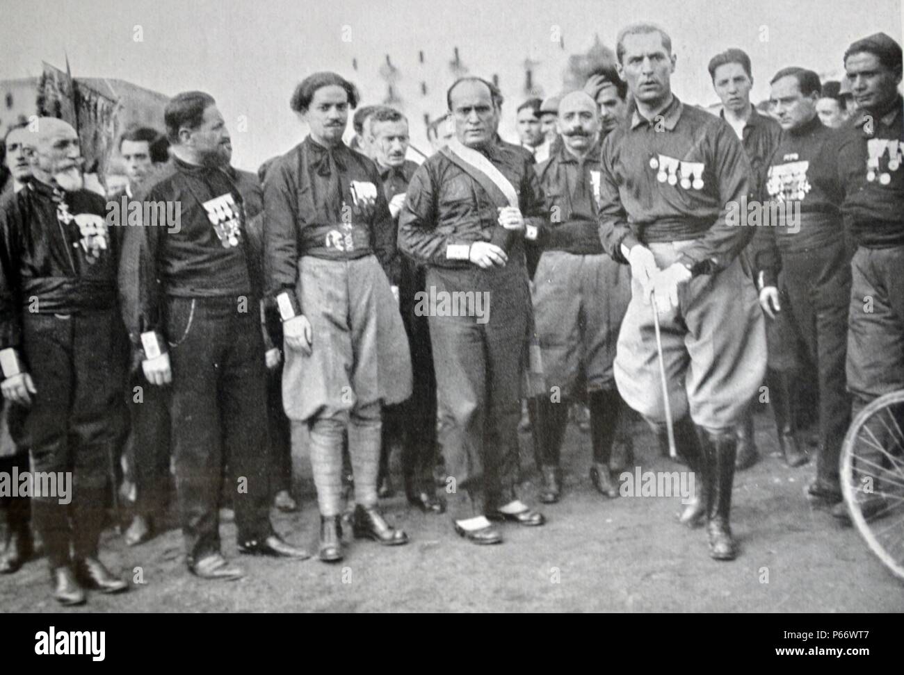 Neapel (Okt. 1922) - Mussolini, und Quadrumviri und andere Führer der faschistischen Bewegung passieren den faschistischen Kräften vereinbarten nach Neapel Stockfoto
