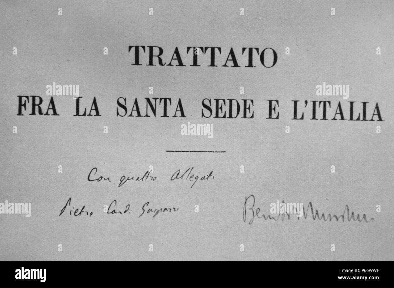 Erste Seite außerhalb "der Lateran Vertrag" mit den Unterschriften von Kardinal Gasparri und Mussolini SE Stockfoto