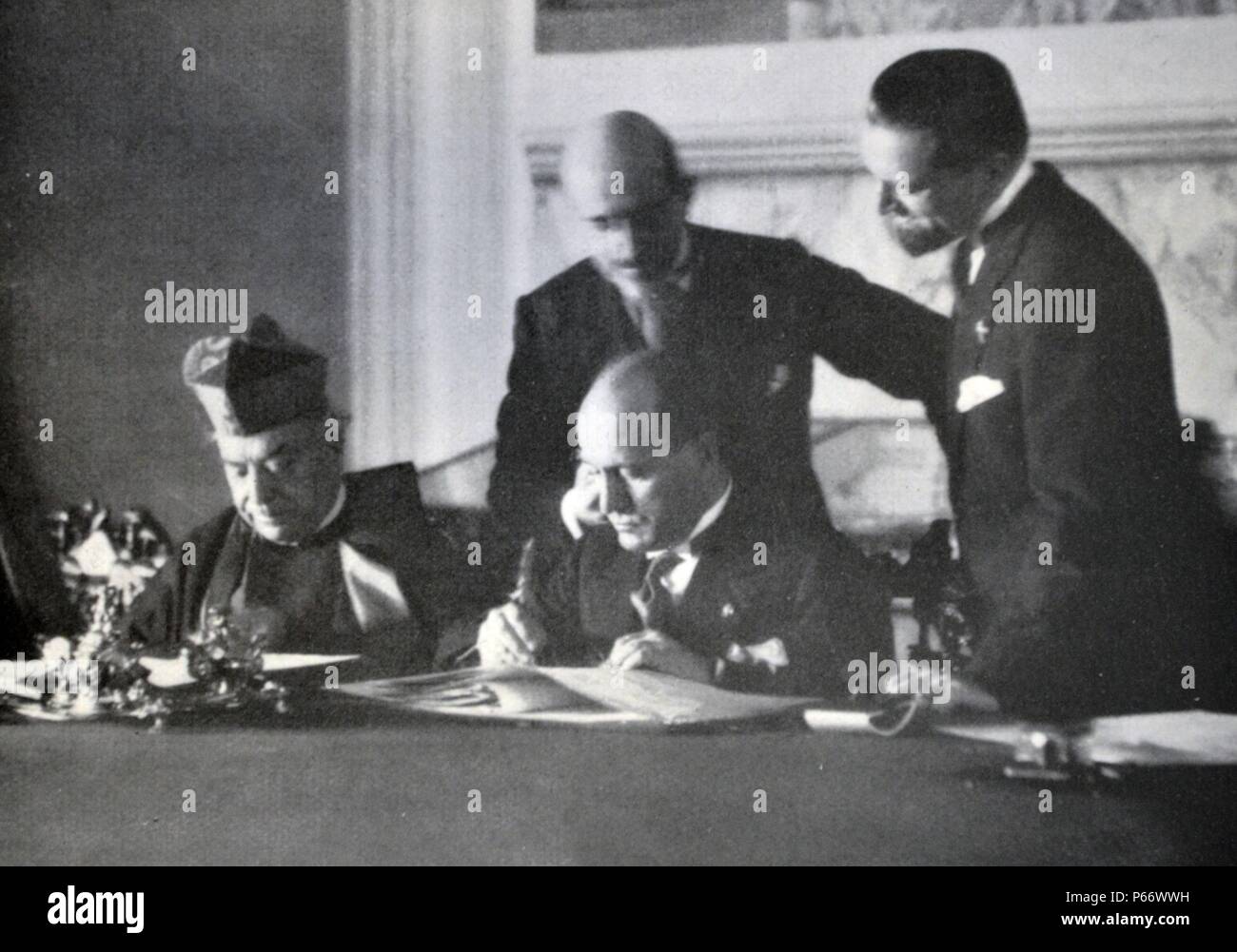 Rom, 11. Februar 1929 - S. Eminenz Kardinal Gasparri unterzeichnet den "Vertrag des Lateran" Stockfoto