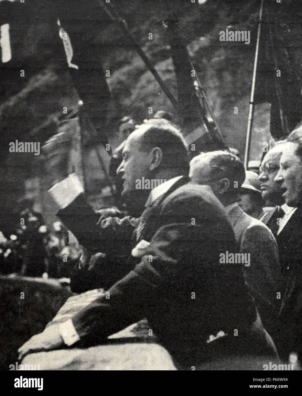 Rom ", 1928 - The Duce spricht im Coliseum in Mailand. Zehntausend Arbeiter versammelten sich in Rom die Ehre. Stockfoto